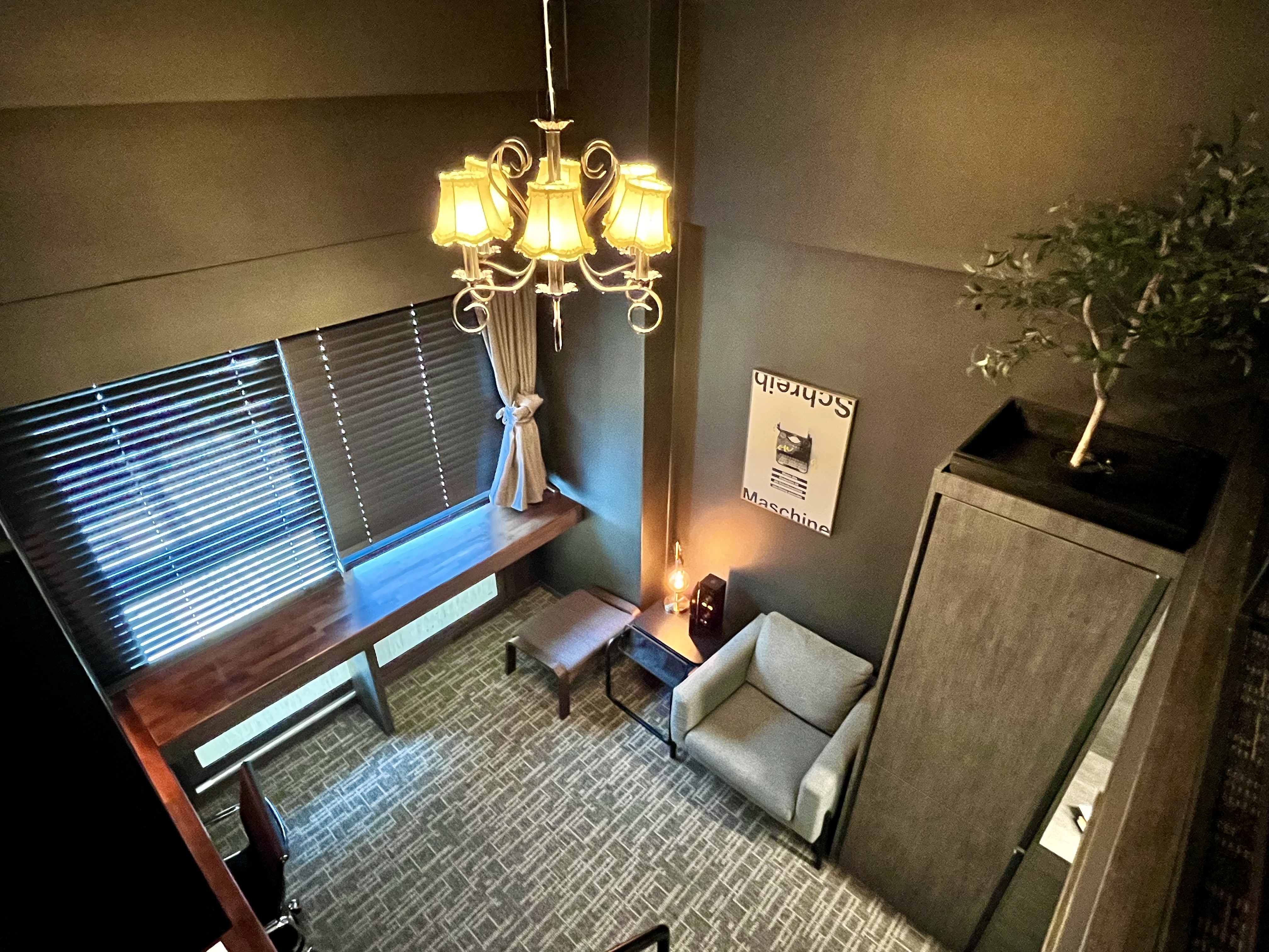 room detail thumbnail 2