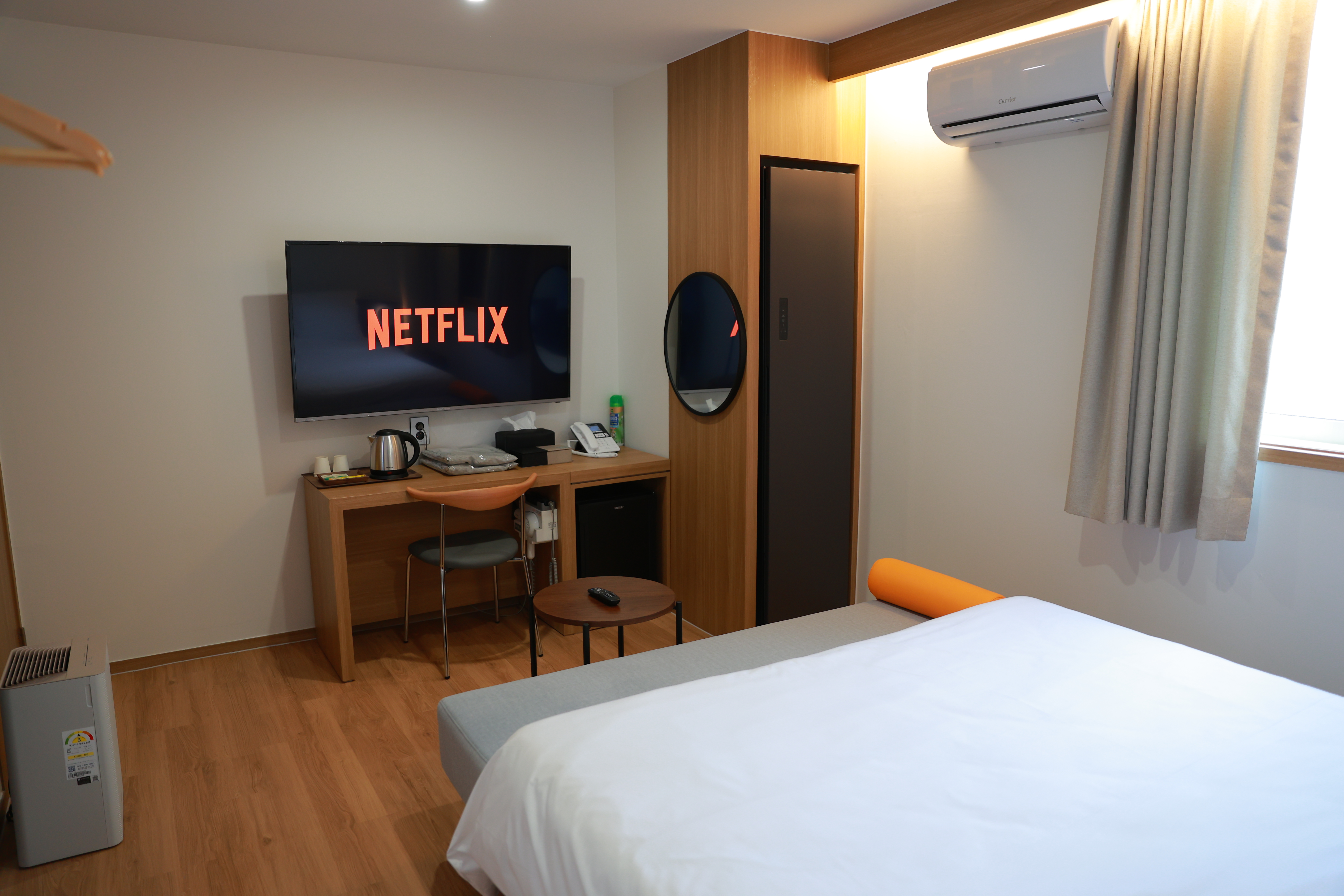 room detail thumbnail 1