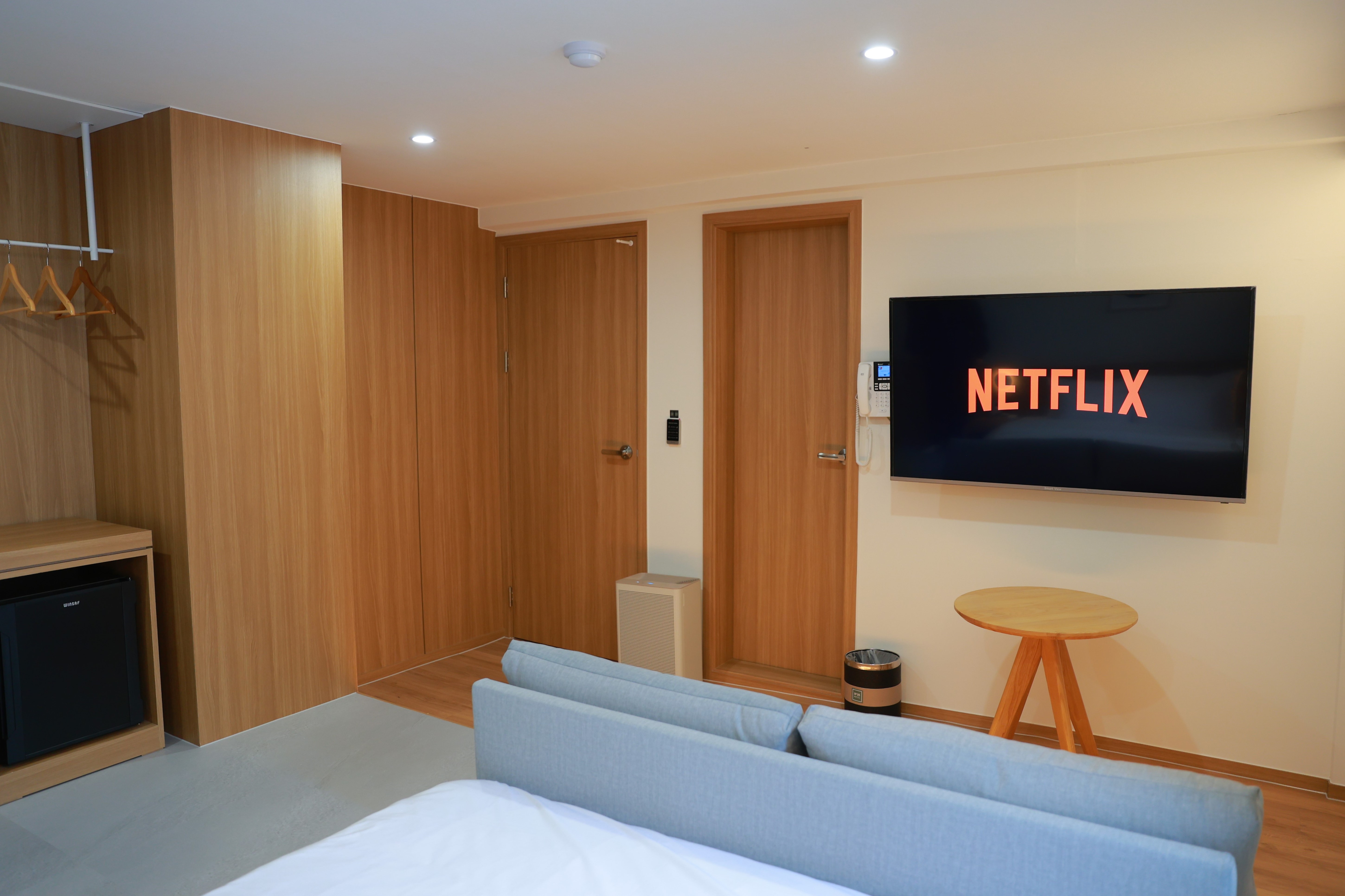room detail thumbnail 1