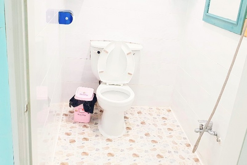 room detail thumbnail 2