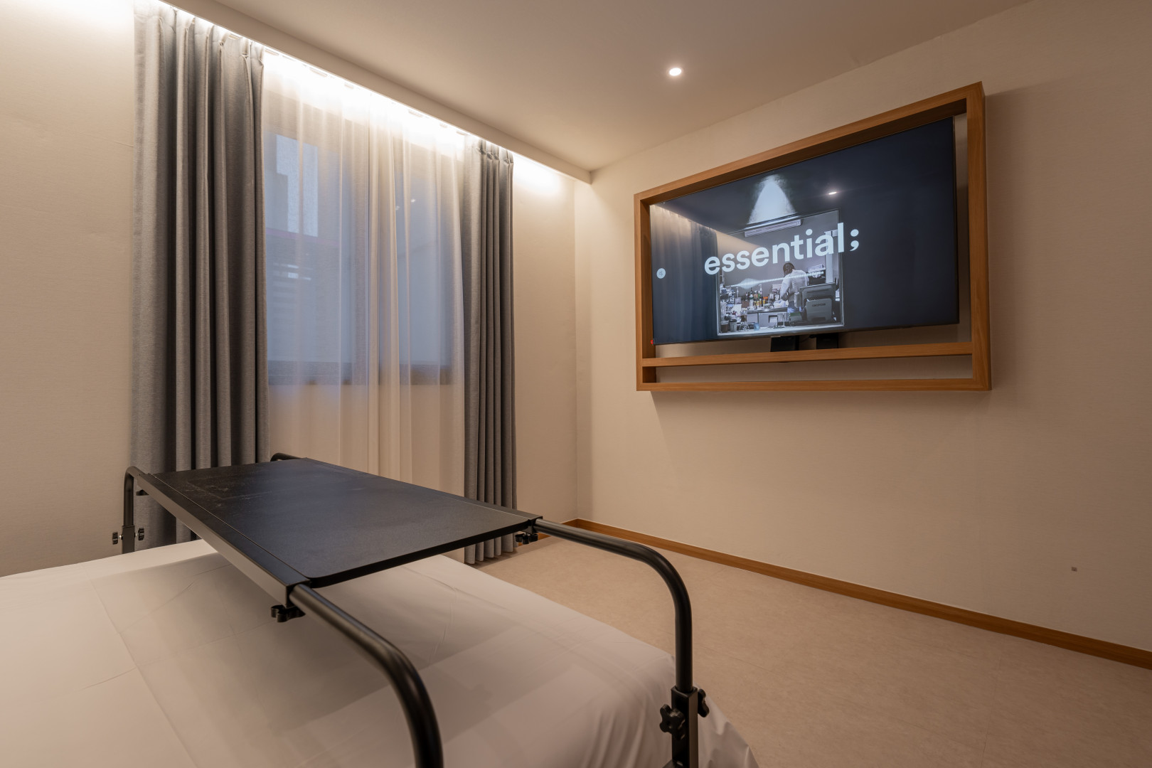 room detail thumbnail 2