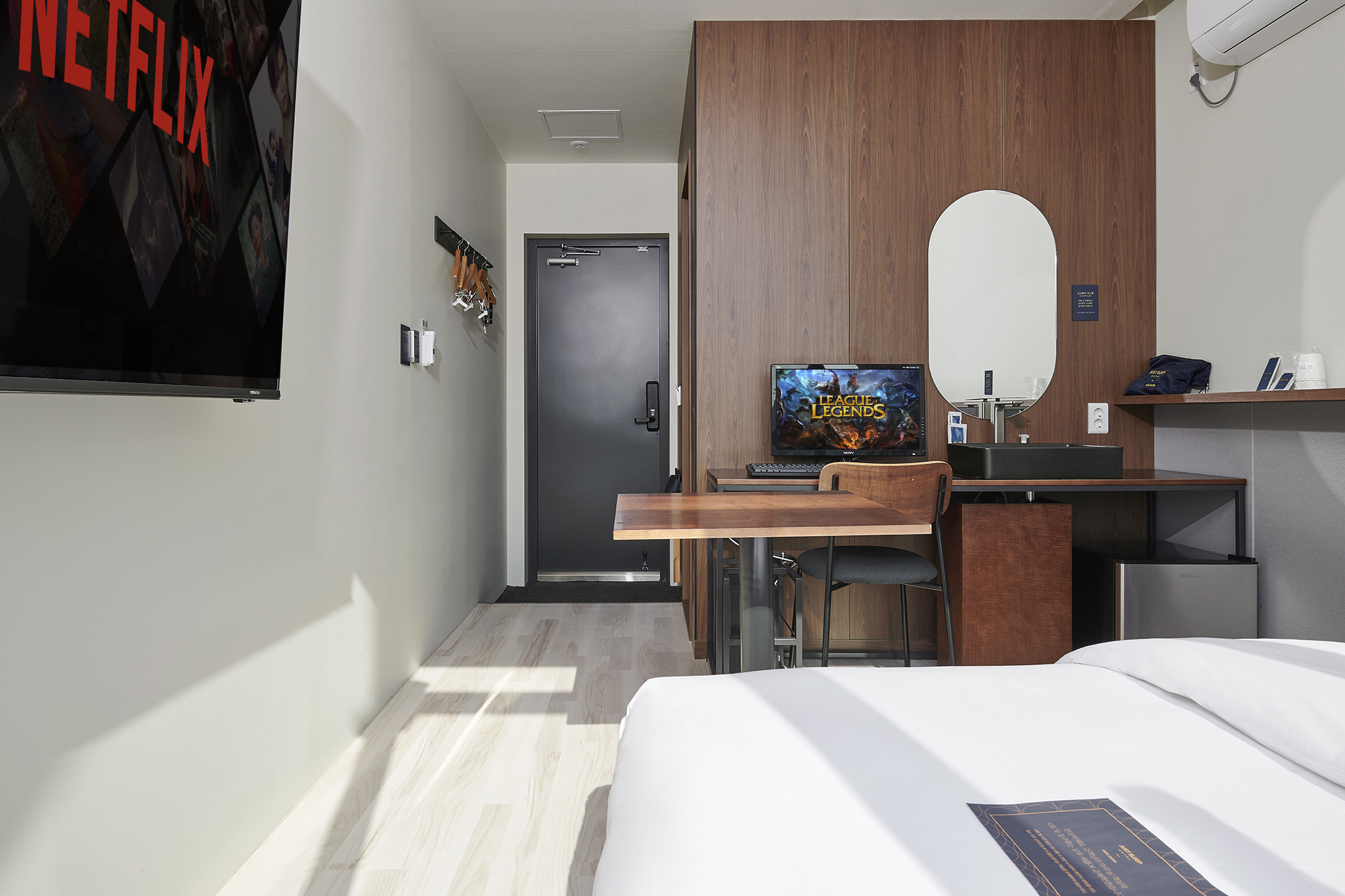 room detail thumbnail 2