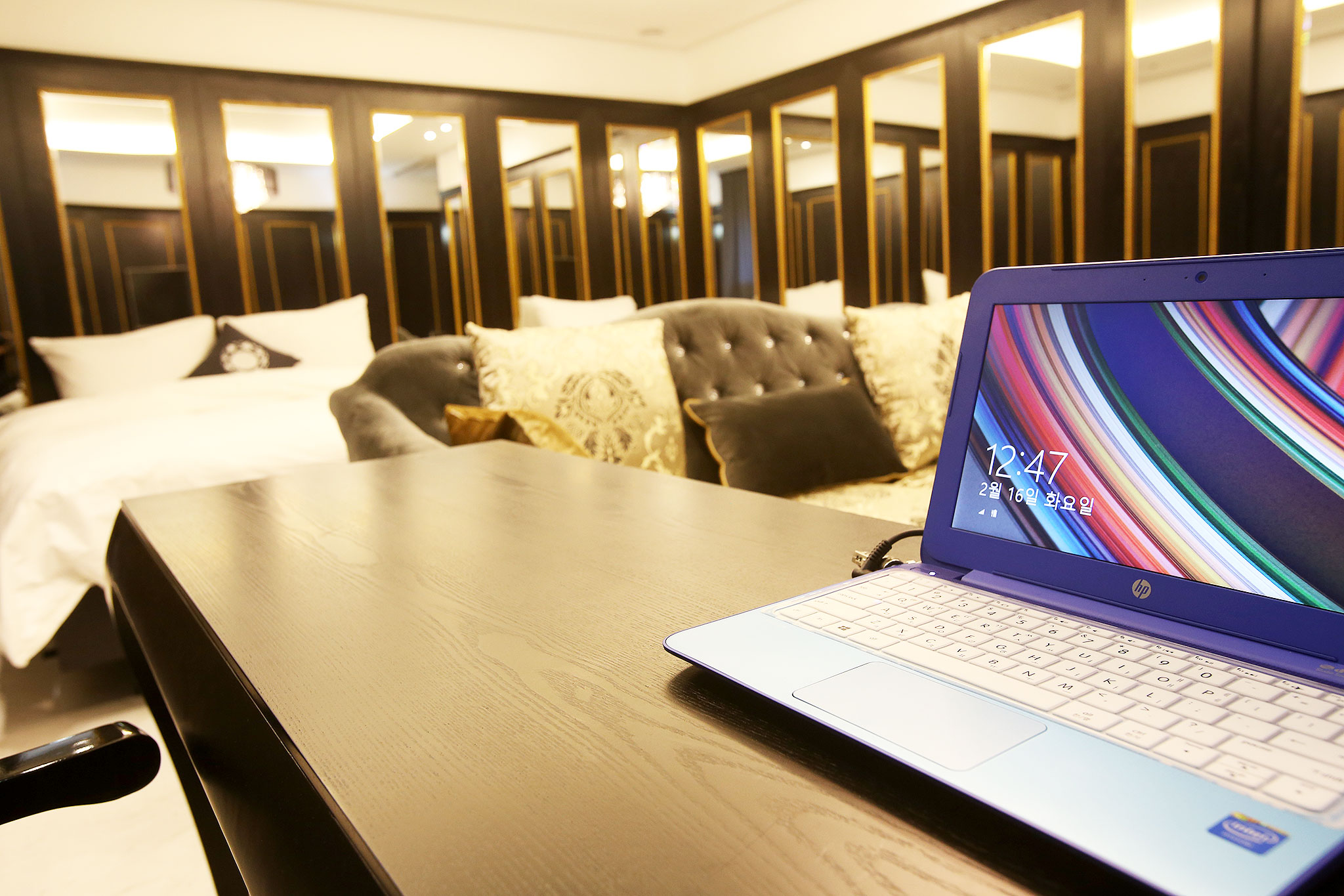 room detail thumbnail 2