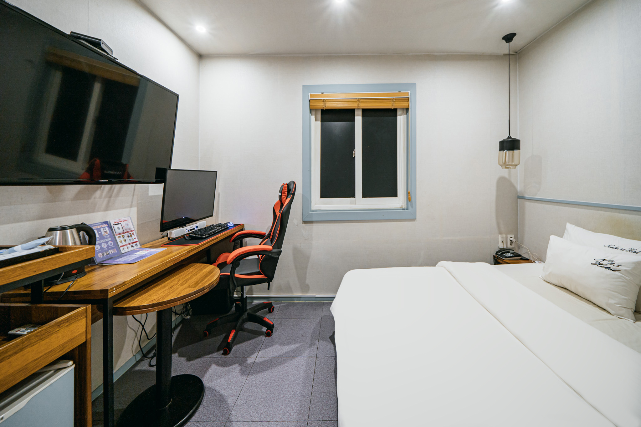 room detail thumbnail 1