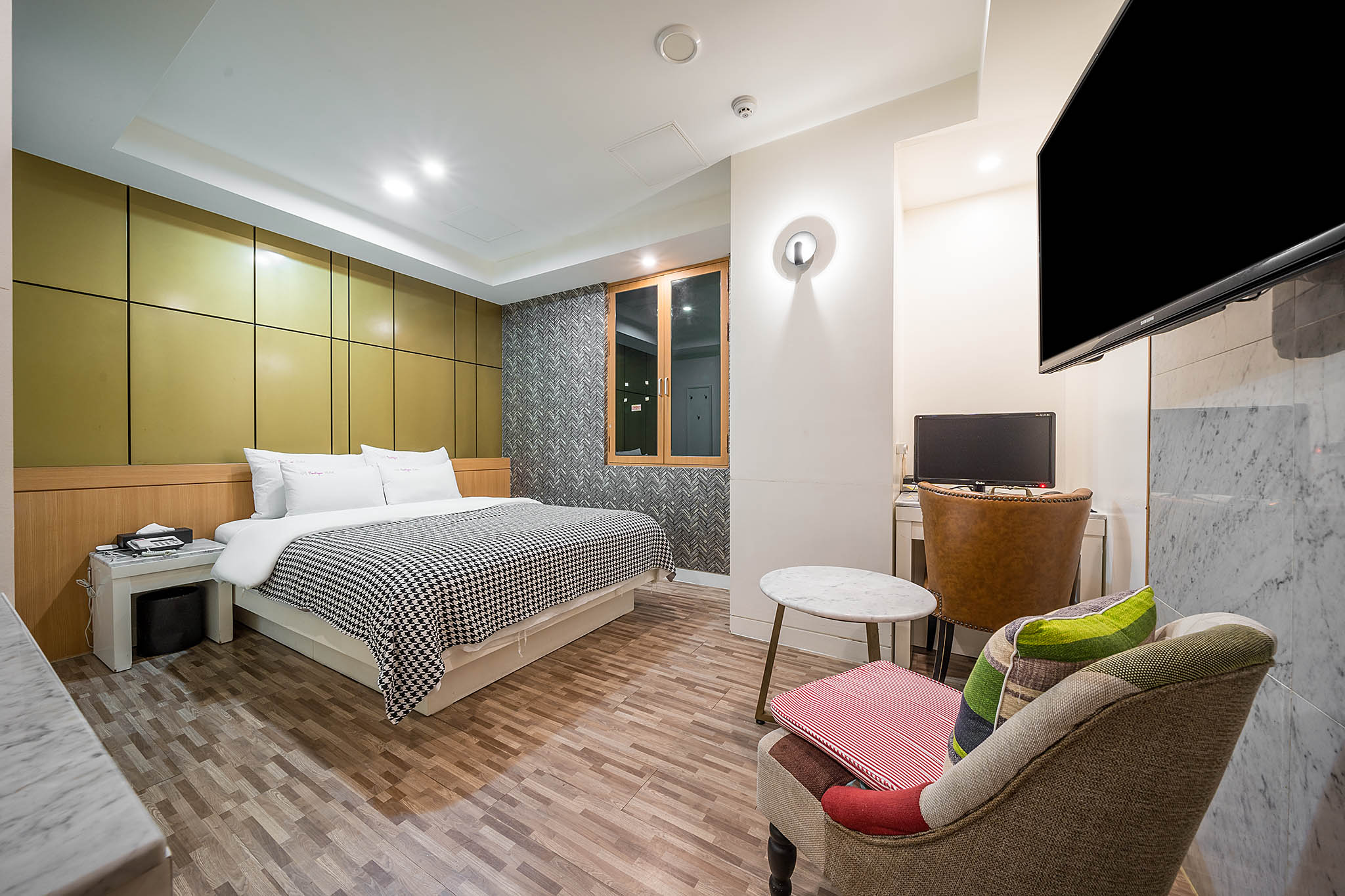 room detail thumbnail 1