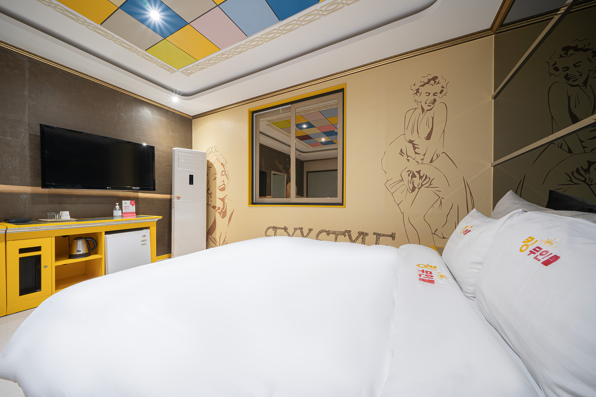 room detail thumbnail 2