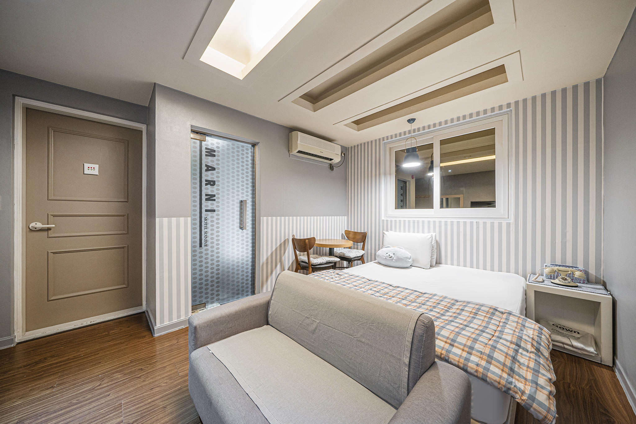 room detail thumbnail 1