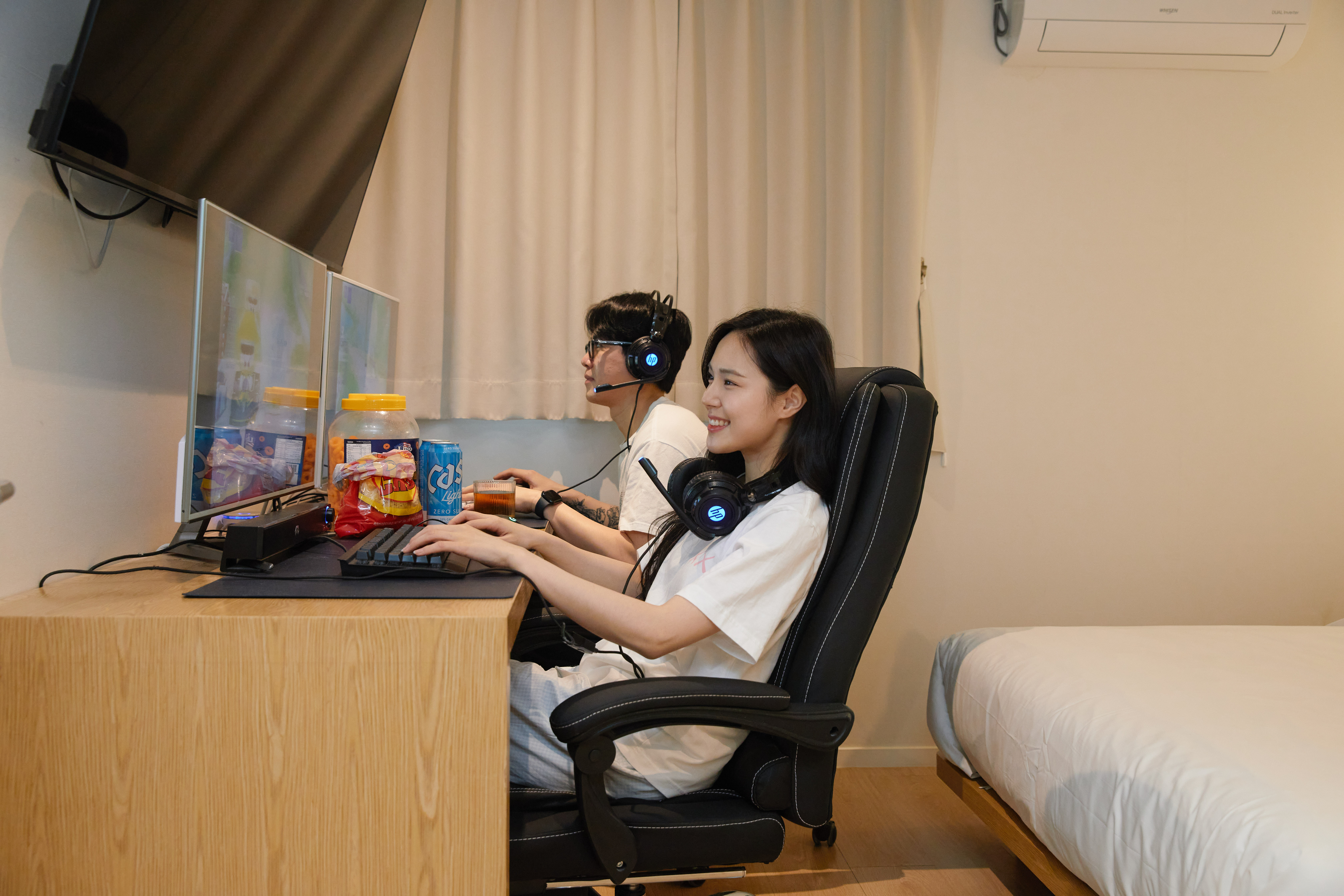 room detail thumbnail 2