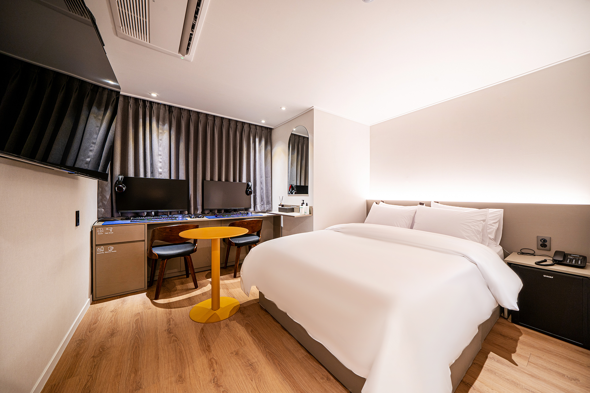room detail thumbnail 1