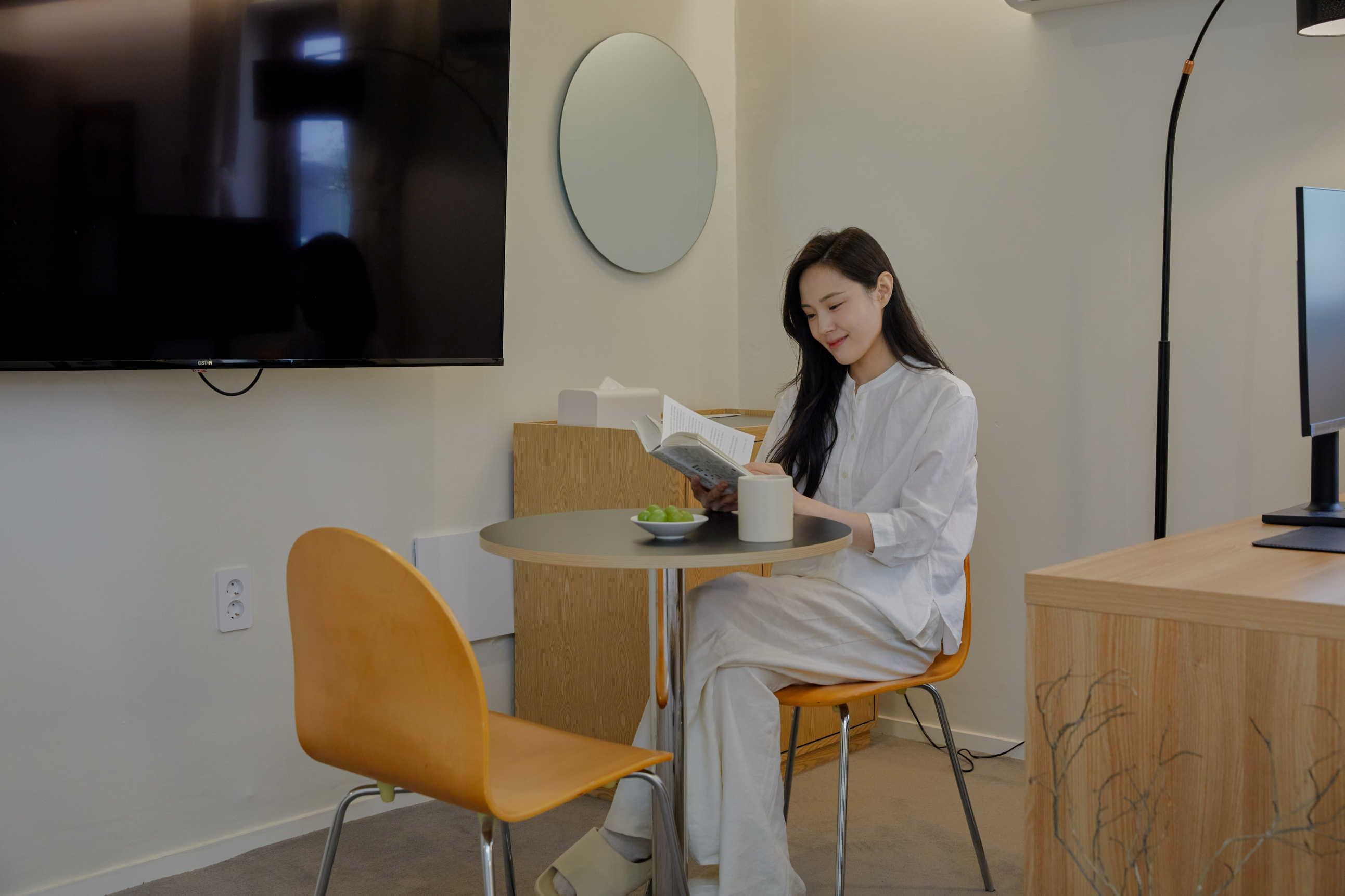 room detail thumbnail 1