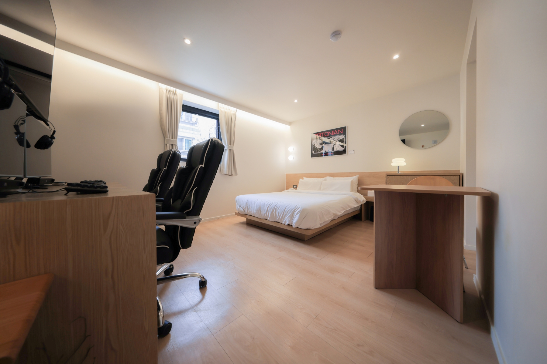 room detail thumbnail 2