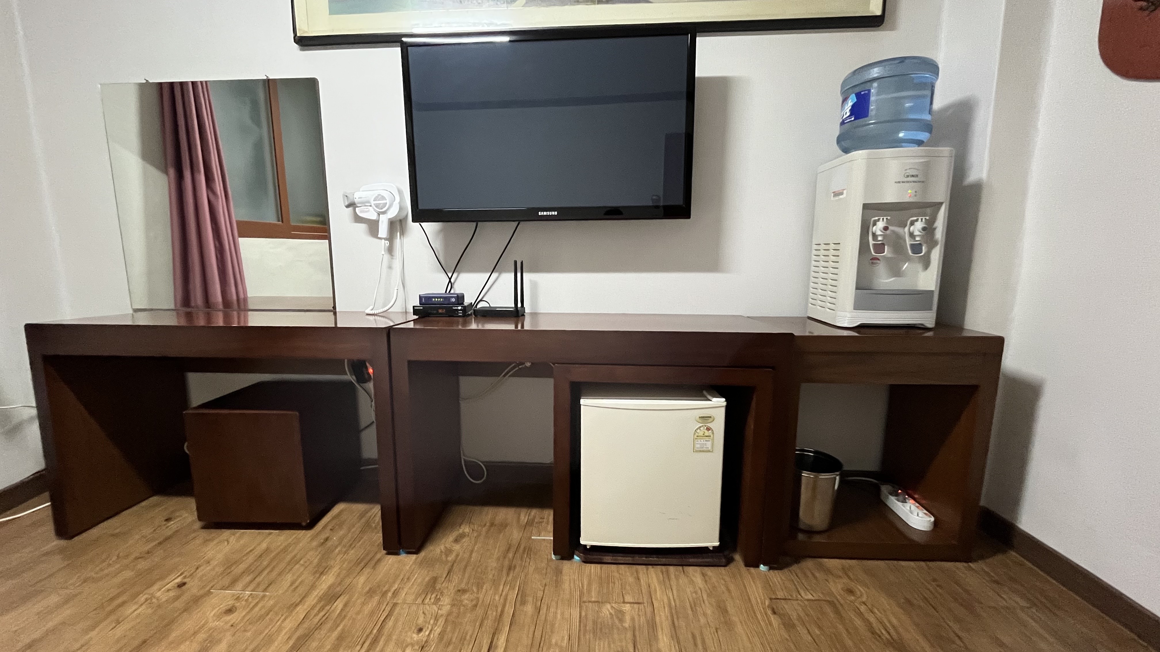 room detail thumbnail 2