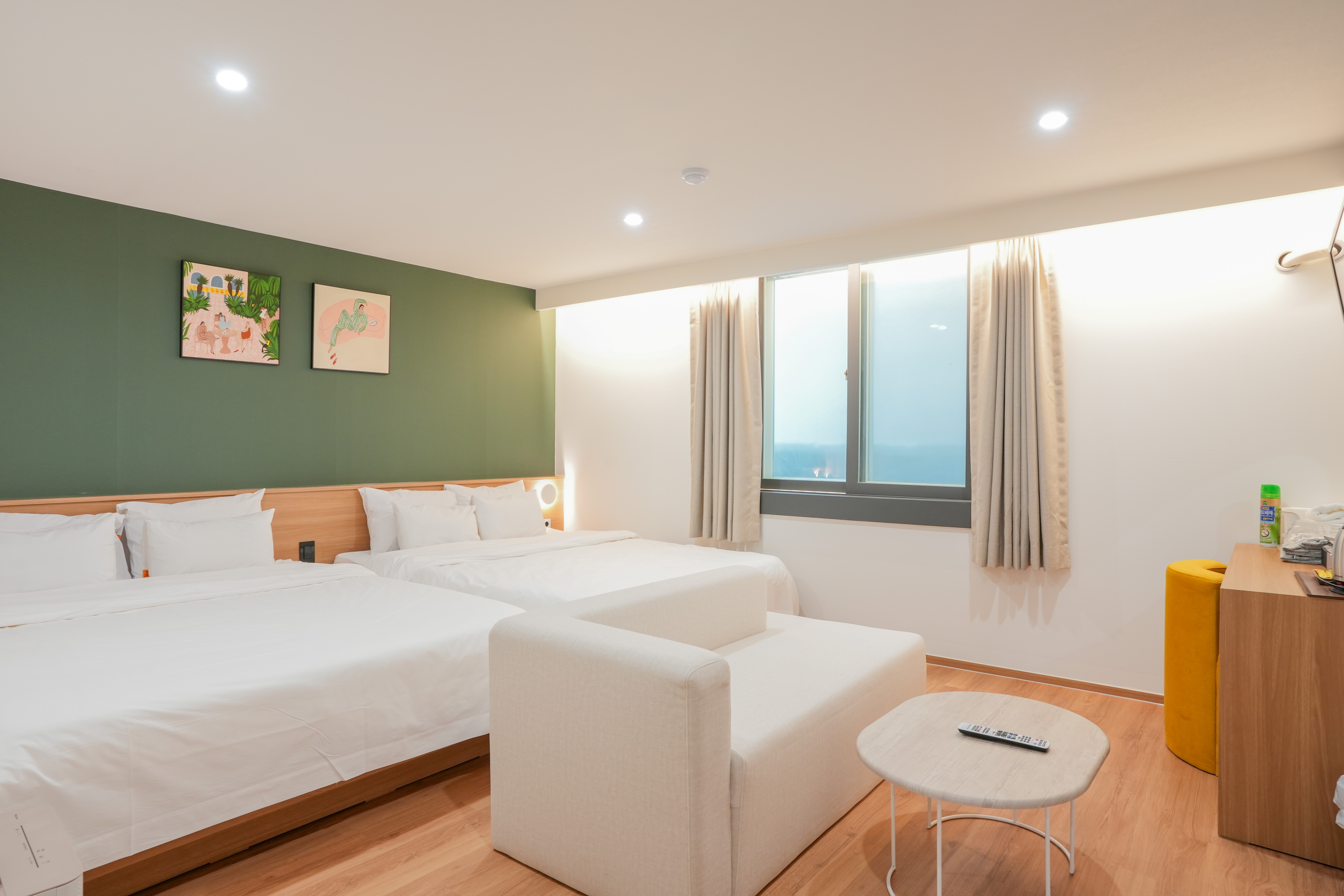 room detail thumbnail 1