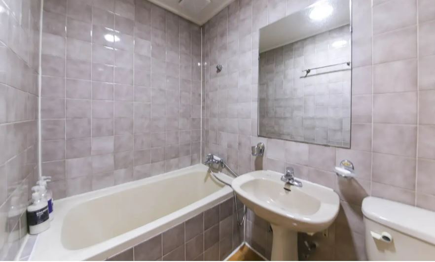 room detail thumbnail 2