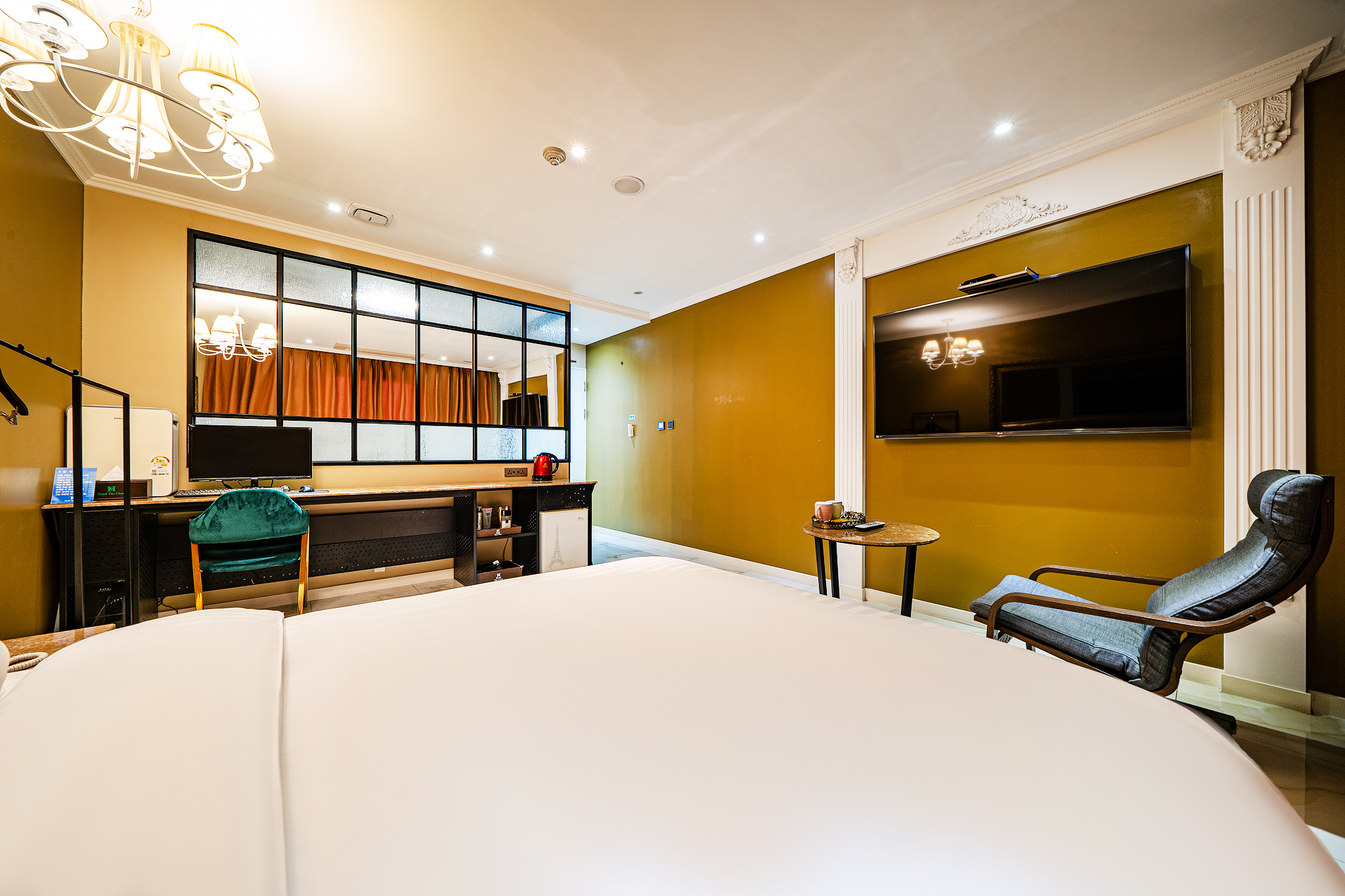 room detail thumbnail 2