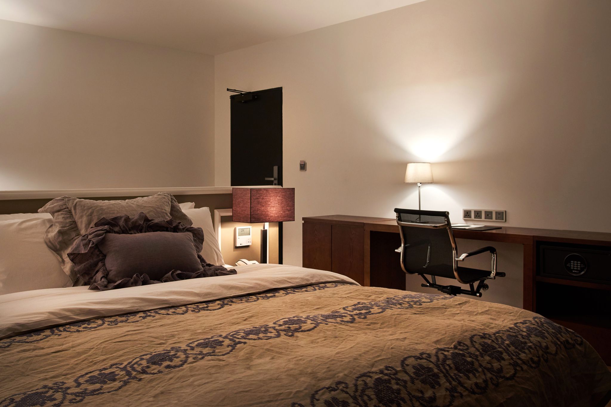 room detail thumbnail 2