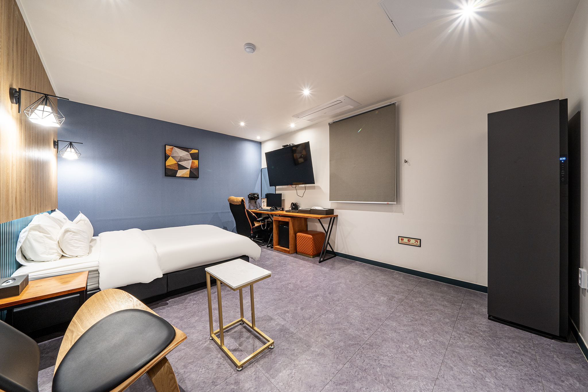 room detail thumbnail 0