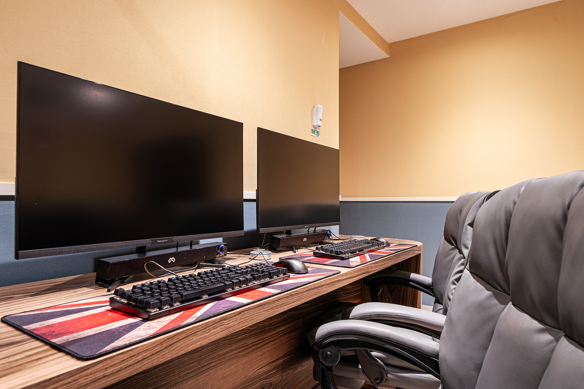 room detail thumbnail 1