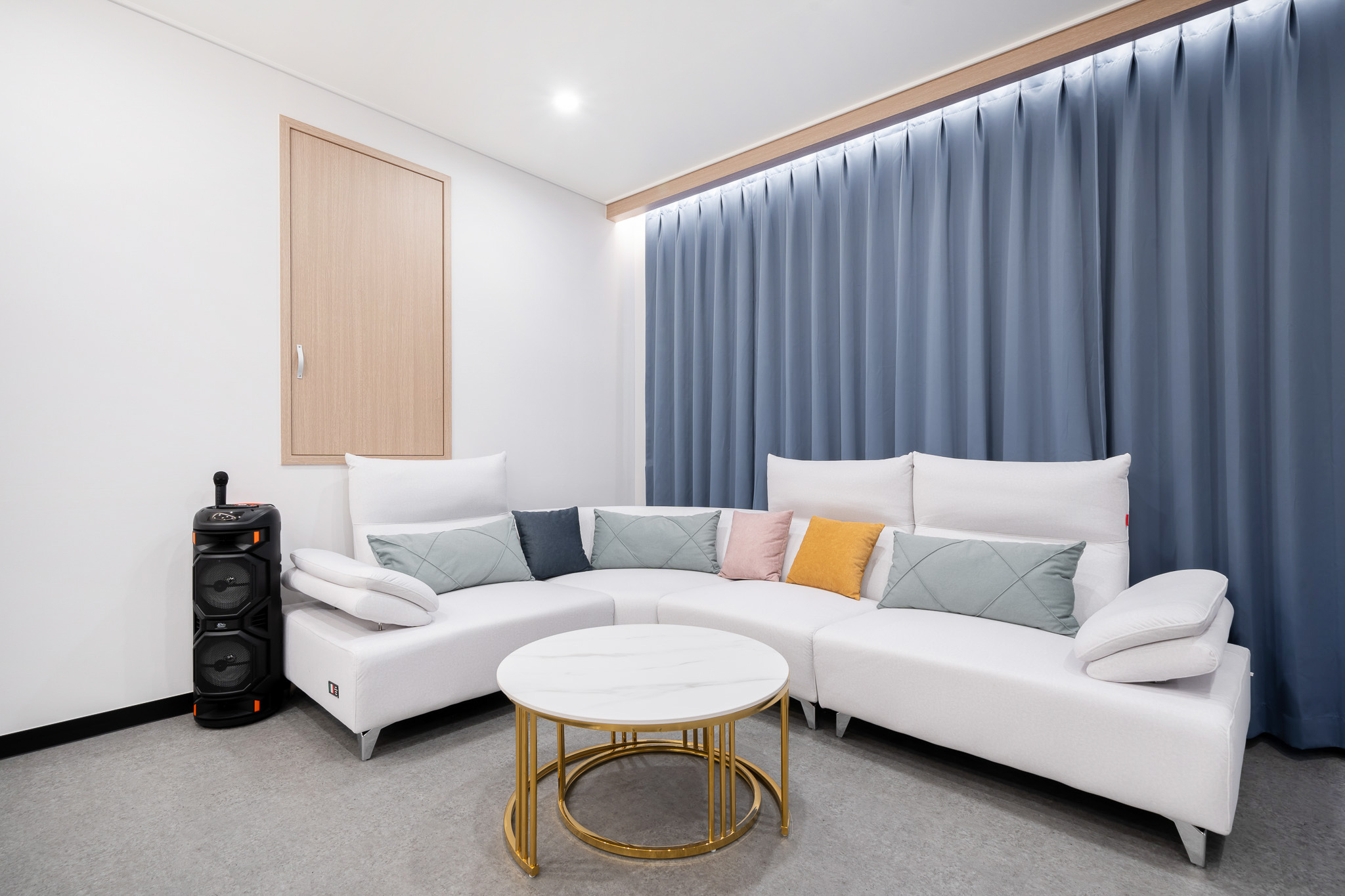 room detail thumbnail 1