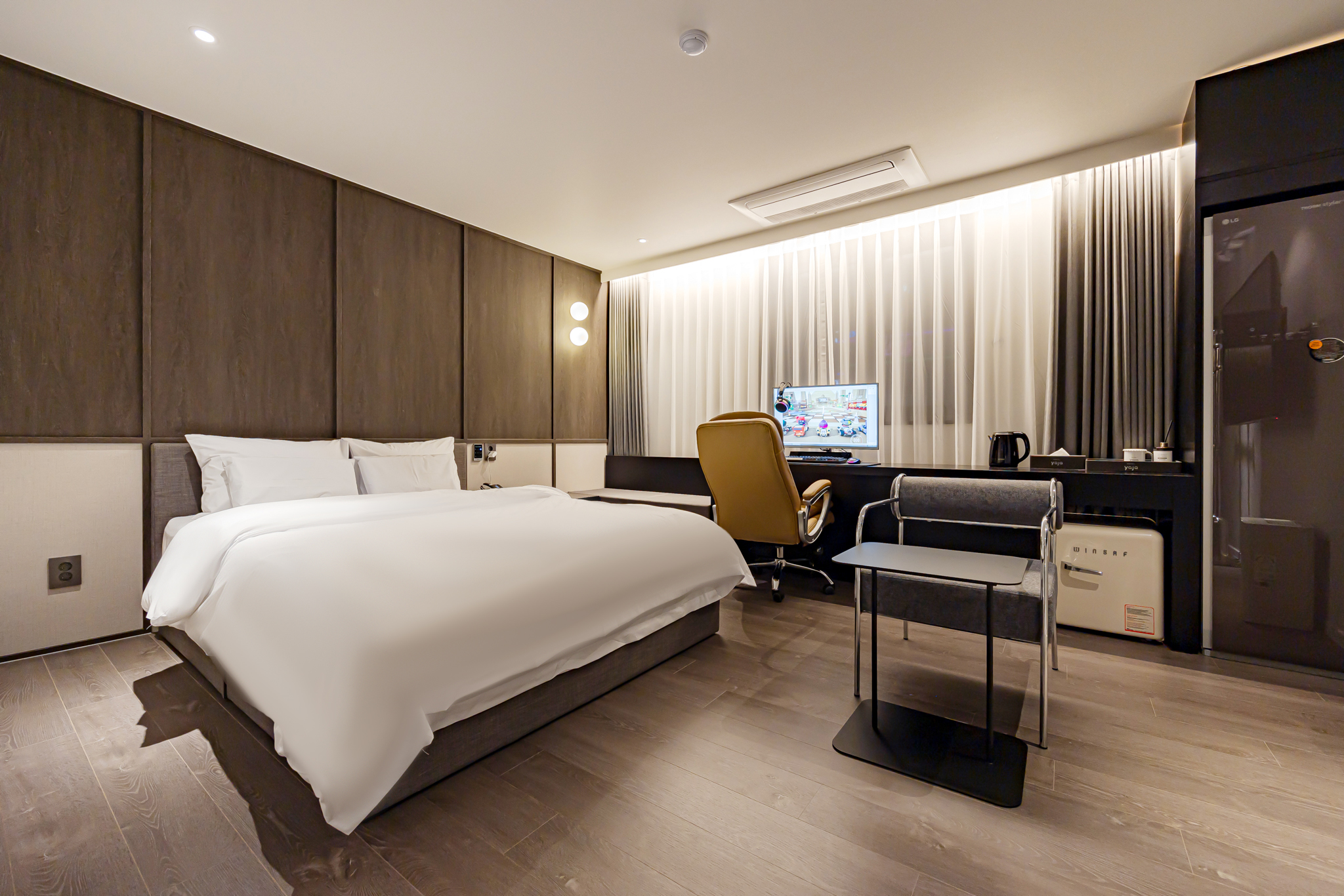 room detail thumbnail 1