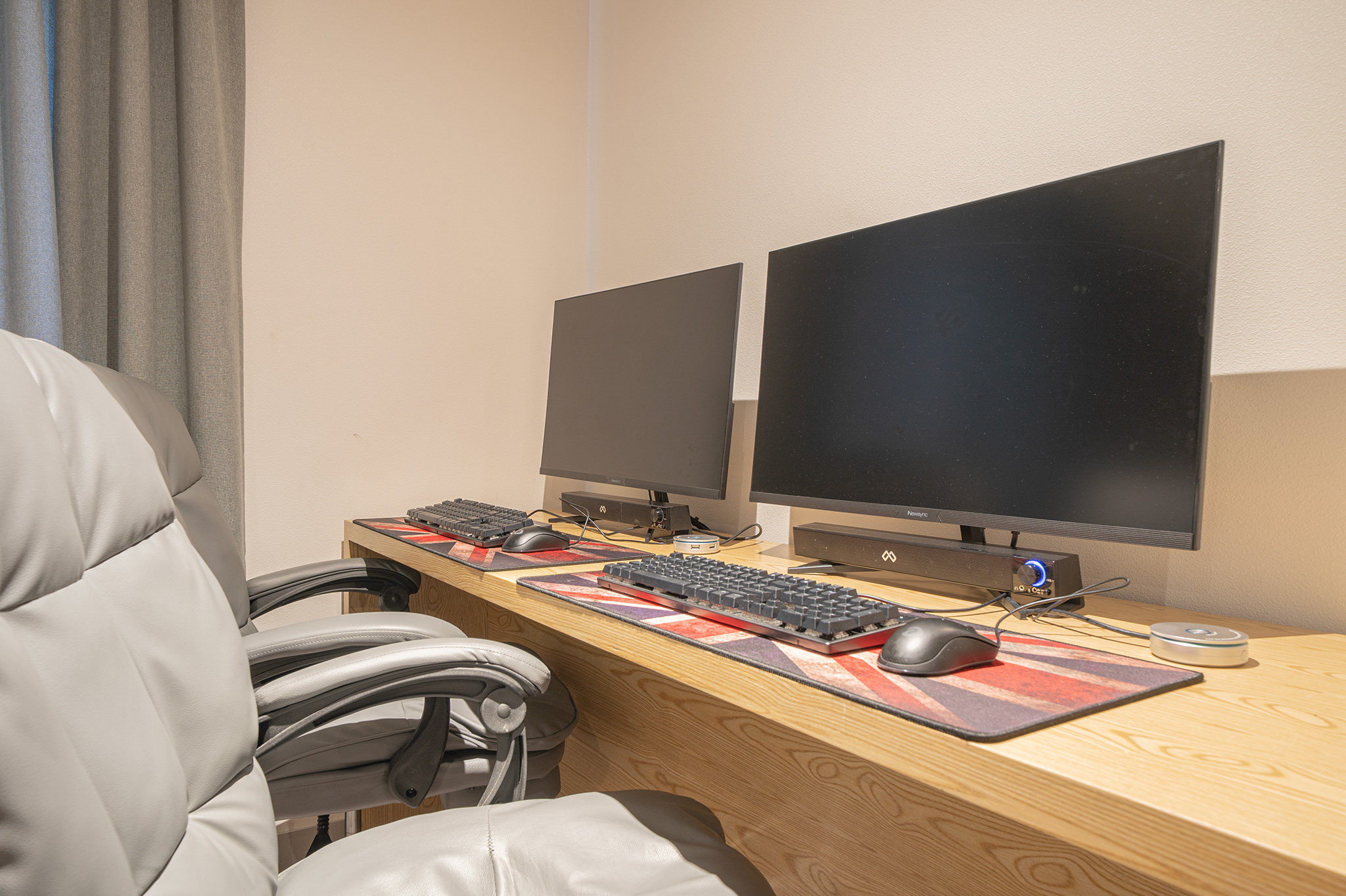 room detail thumbnail 2