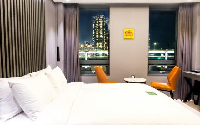 room detail thumbnail 1