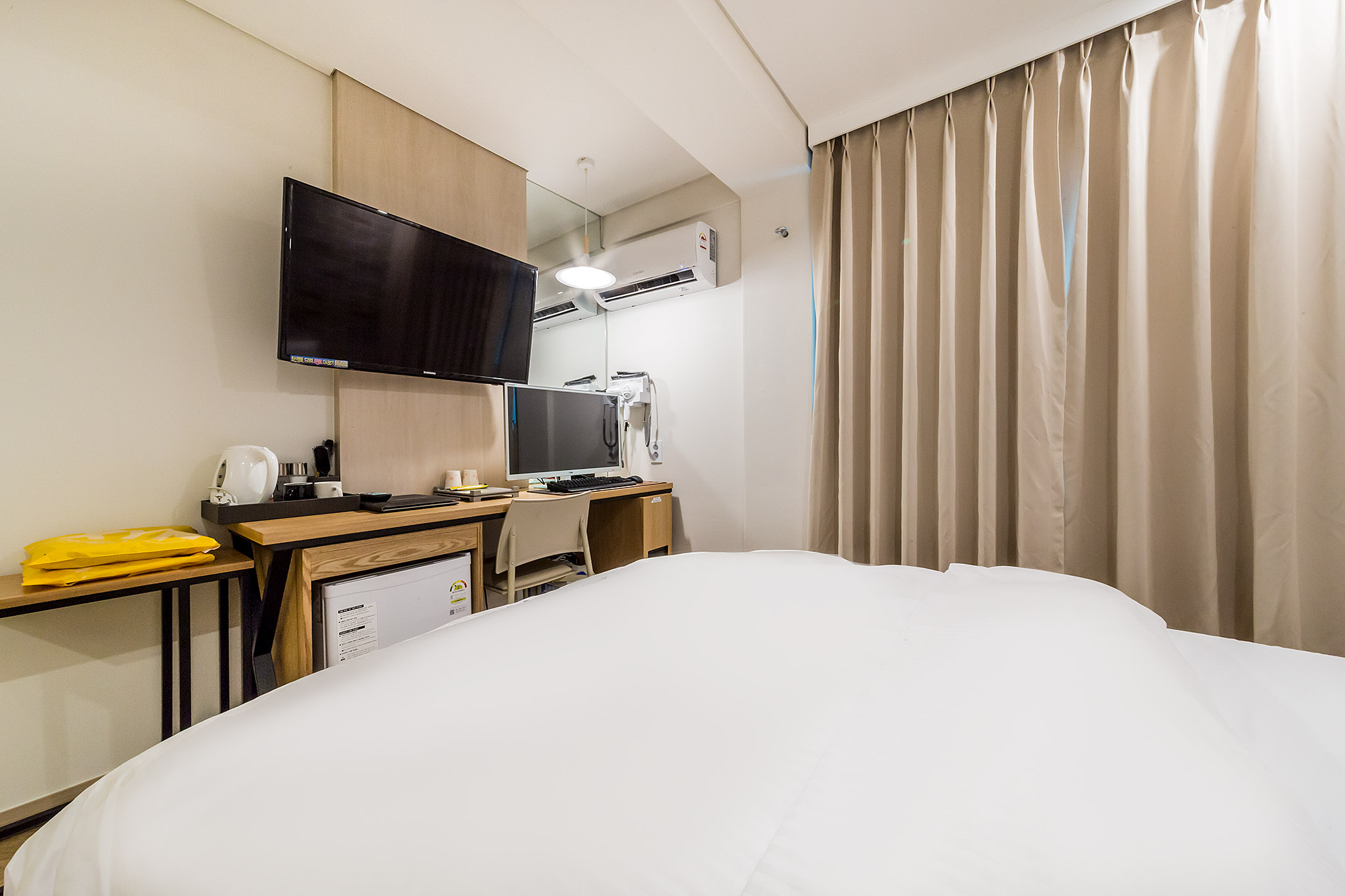 room detail thumbnail 2