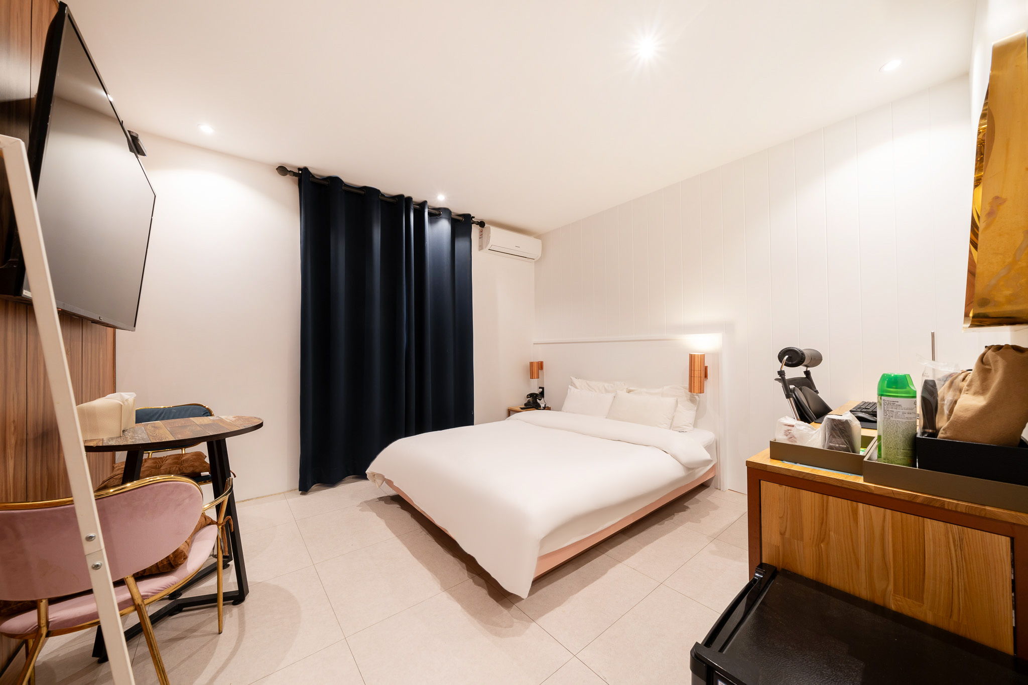 room detail thumbnail 0