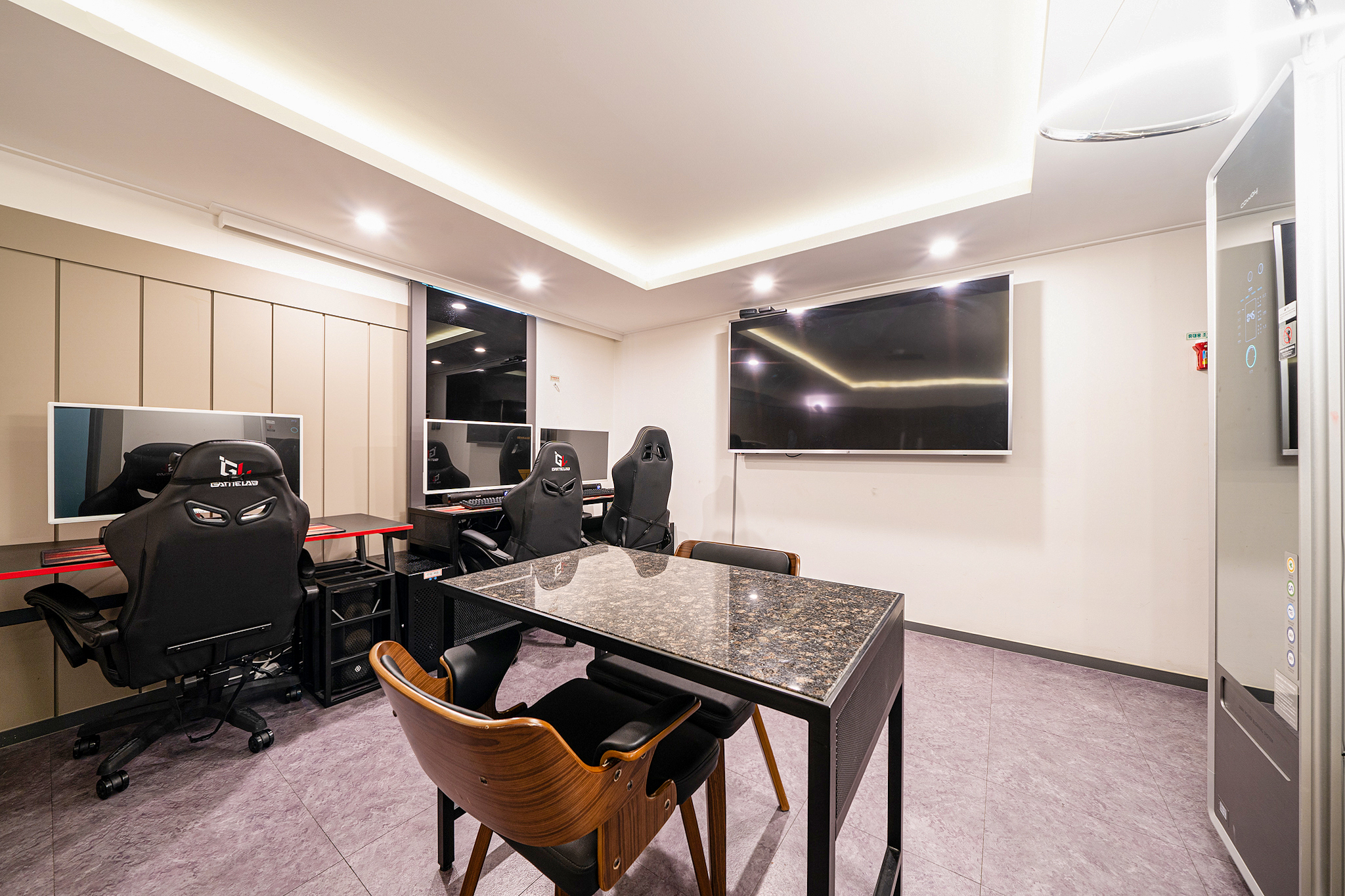 room detail thumbnail 2