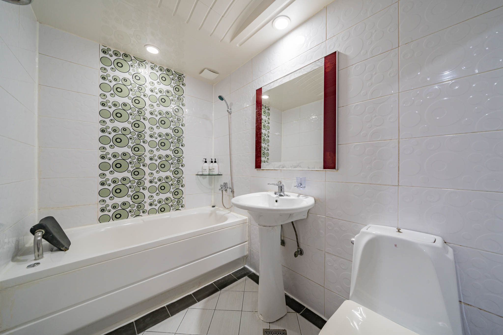 room detail thumbnail 2