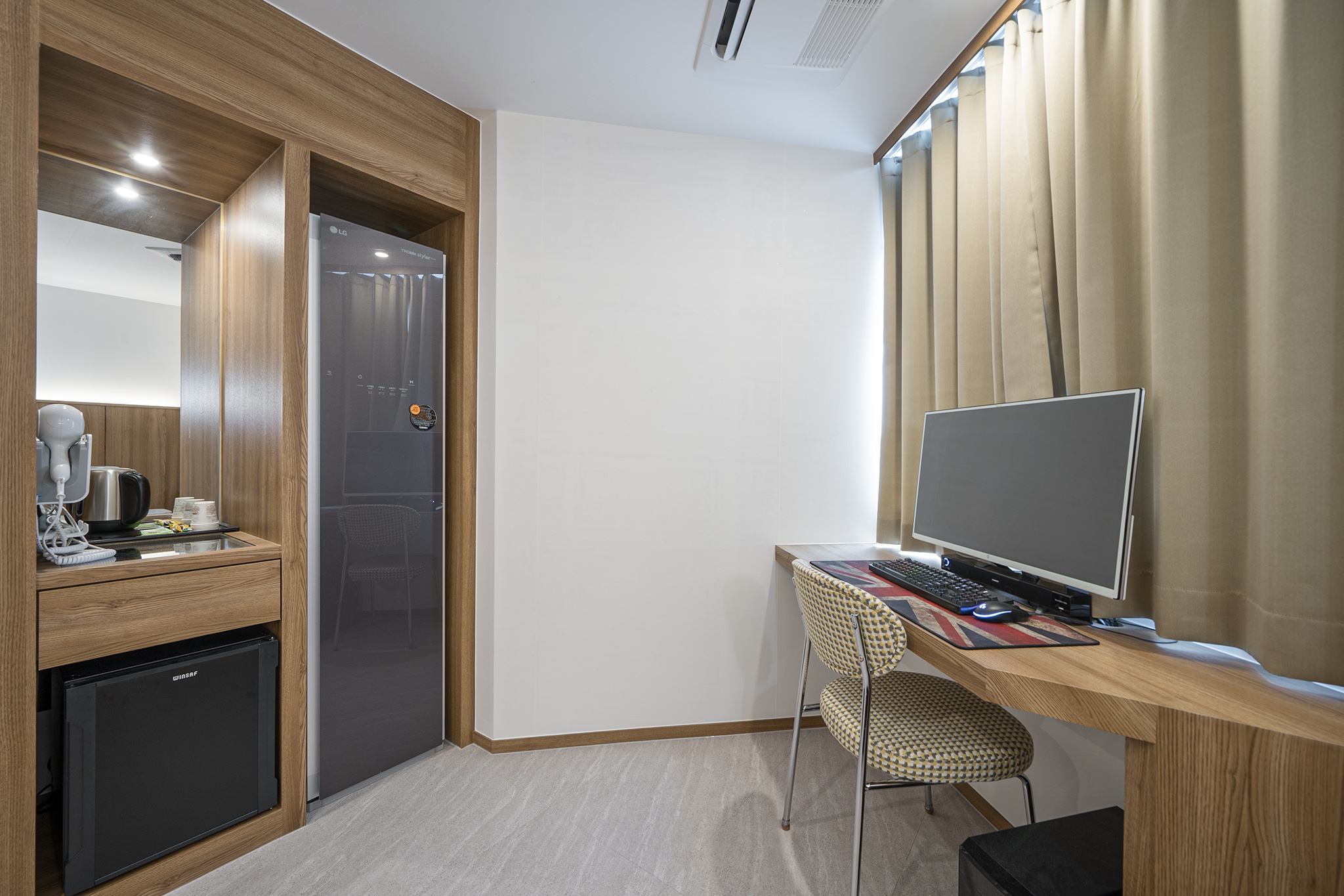 room detail thumbnail 2