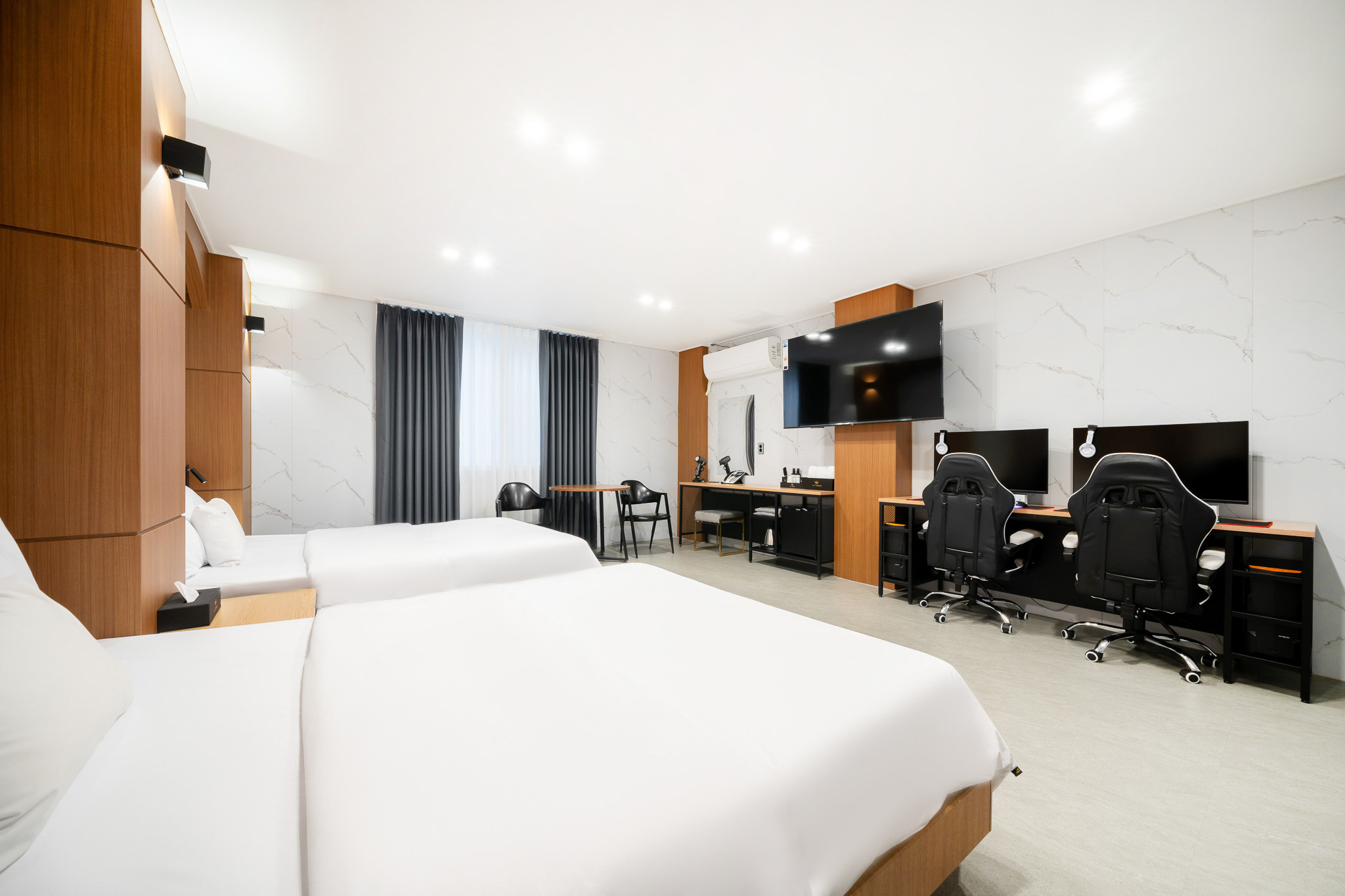 room detail thumbnail 1