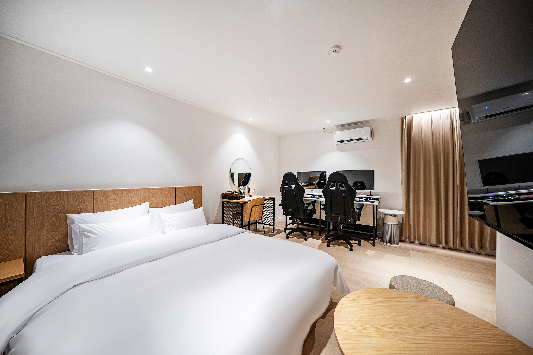 room detail thumbnail 0