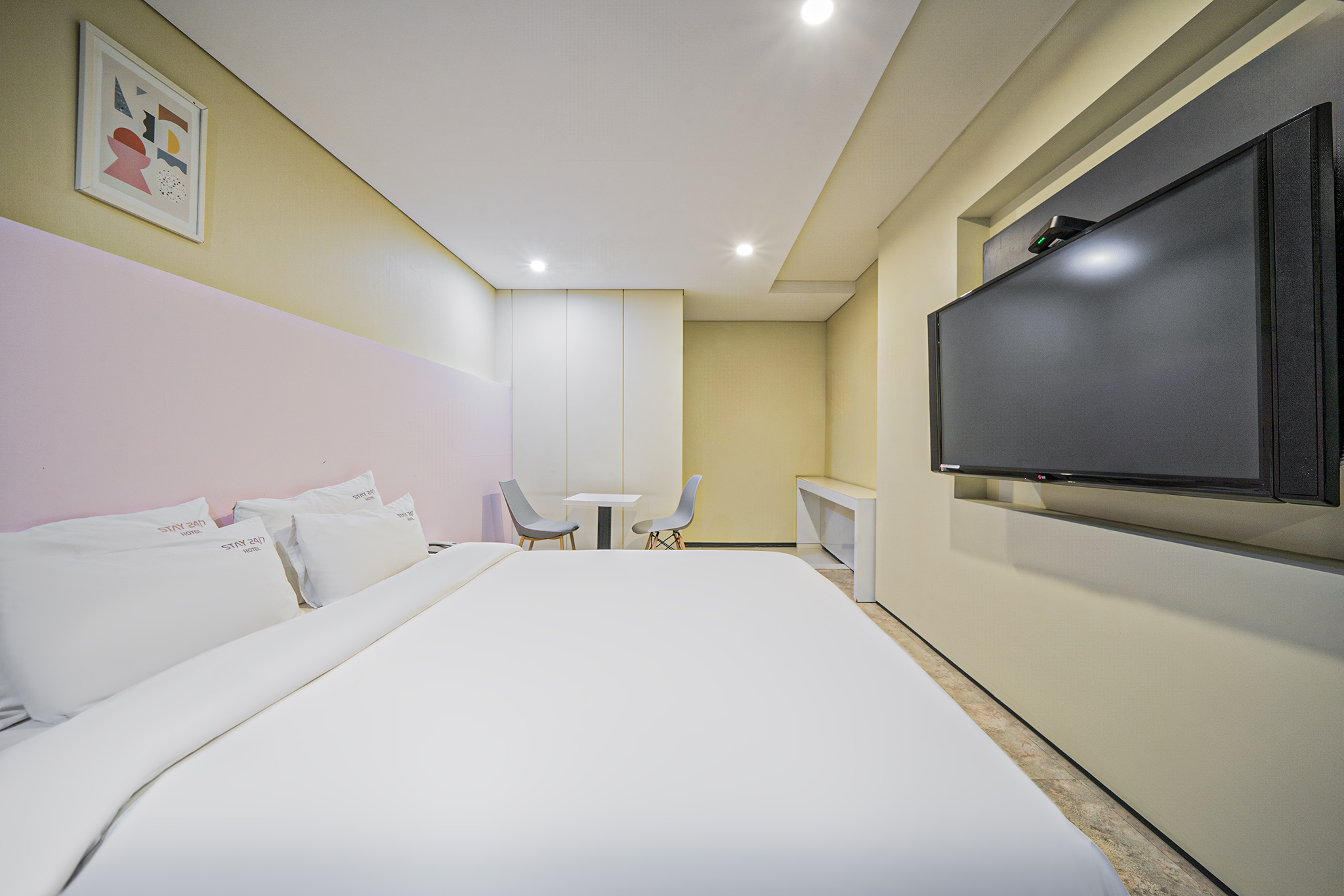 room detail thumbnail 2