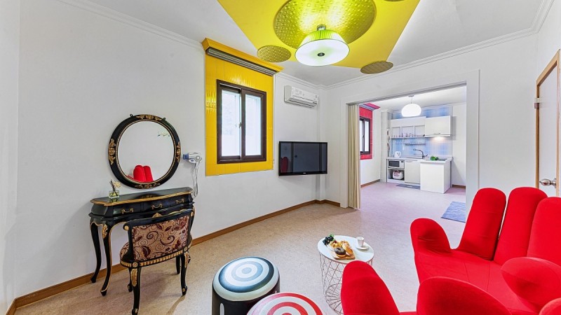 room detail thumbnail 1