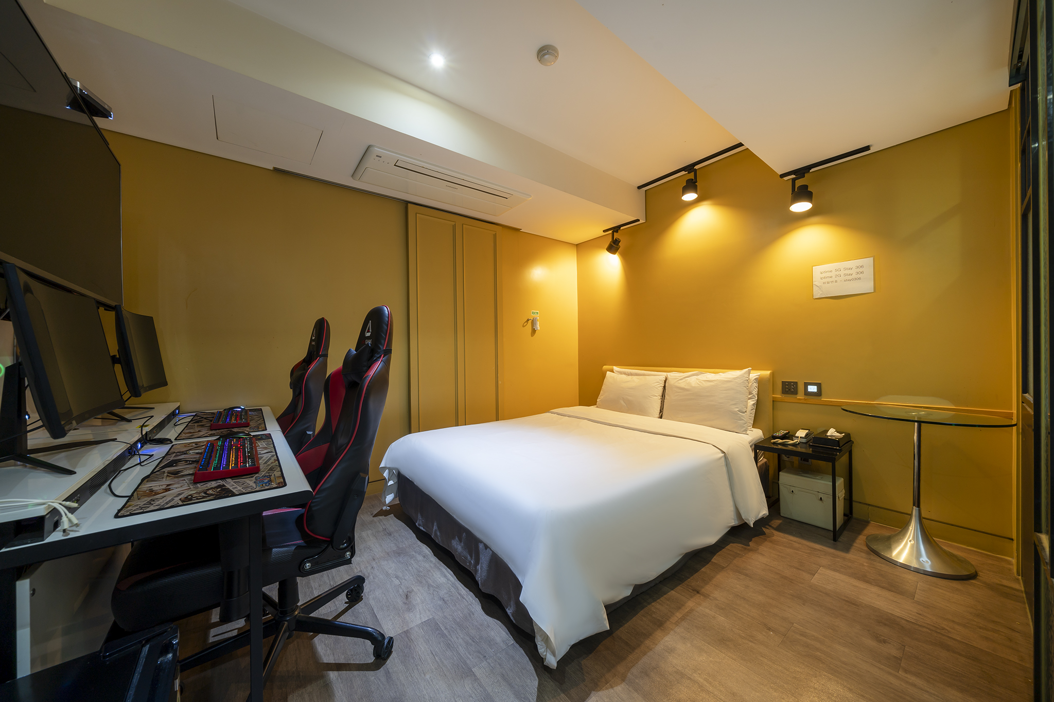 room detail thumbnail 2