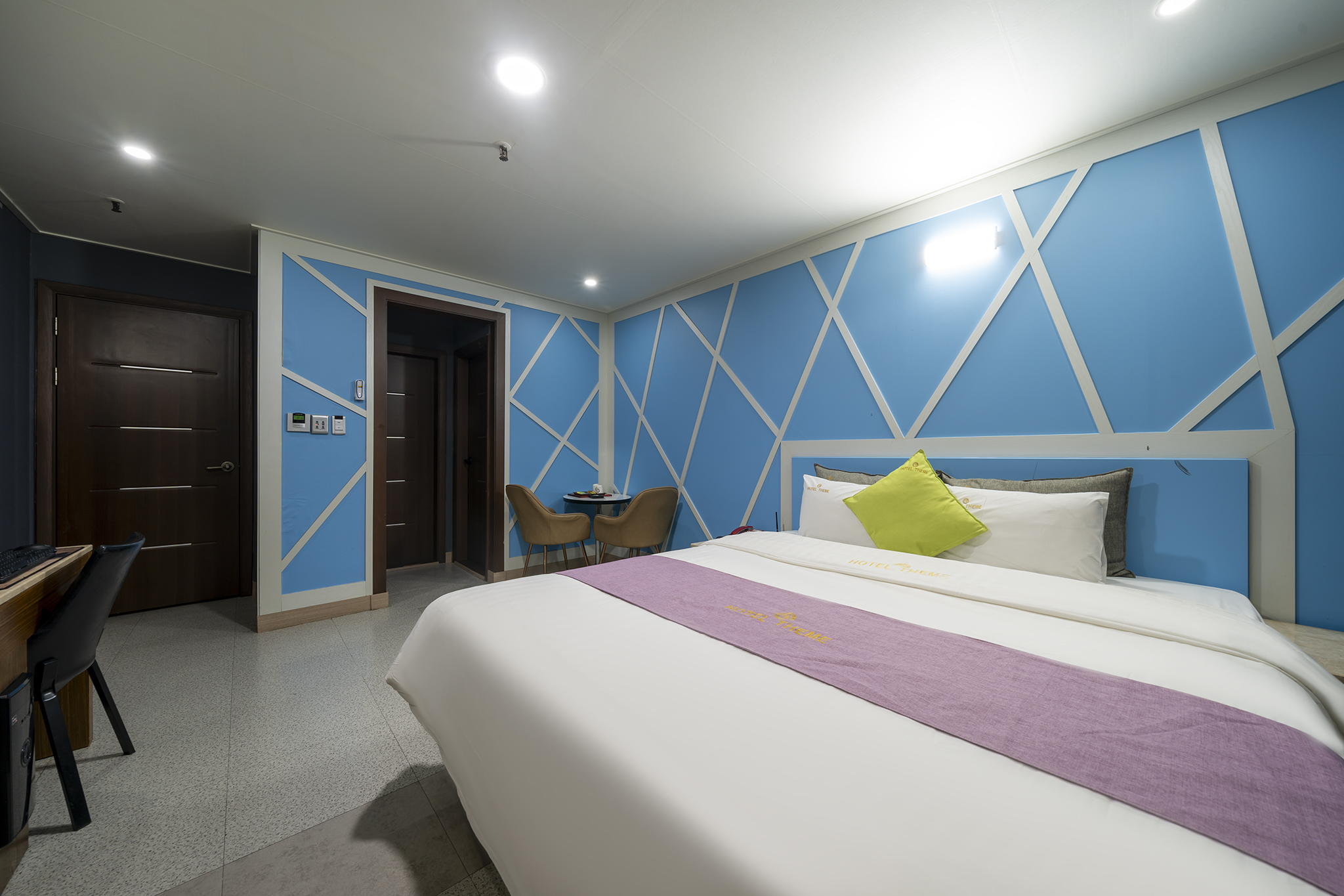 room detail thumbnail 1
