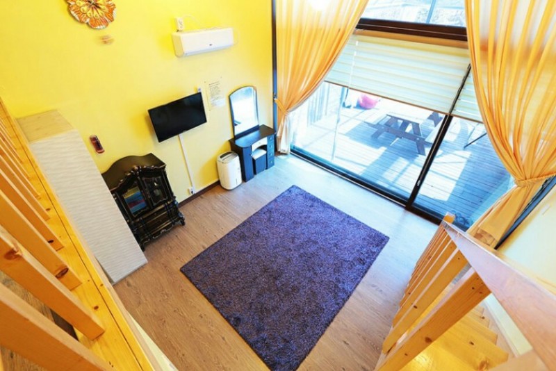 room detail thumbnail 2