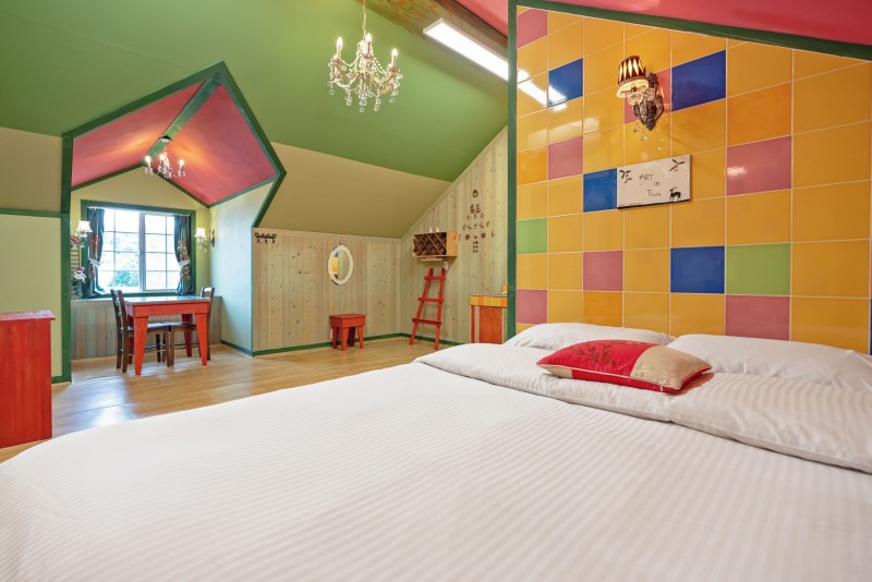 room detail thumbnail 2