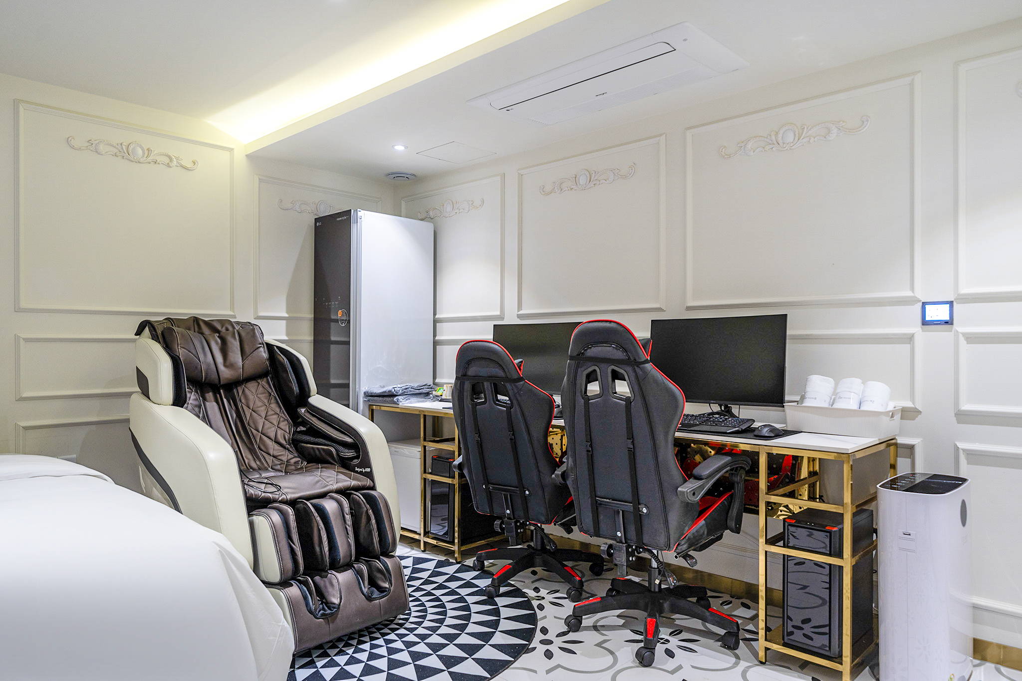 room detail thumbnail 2