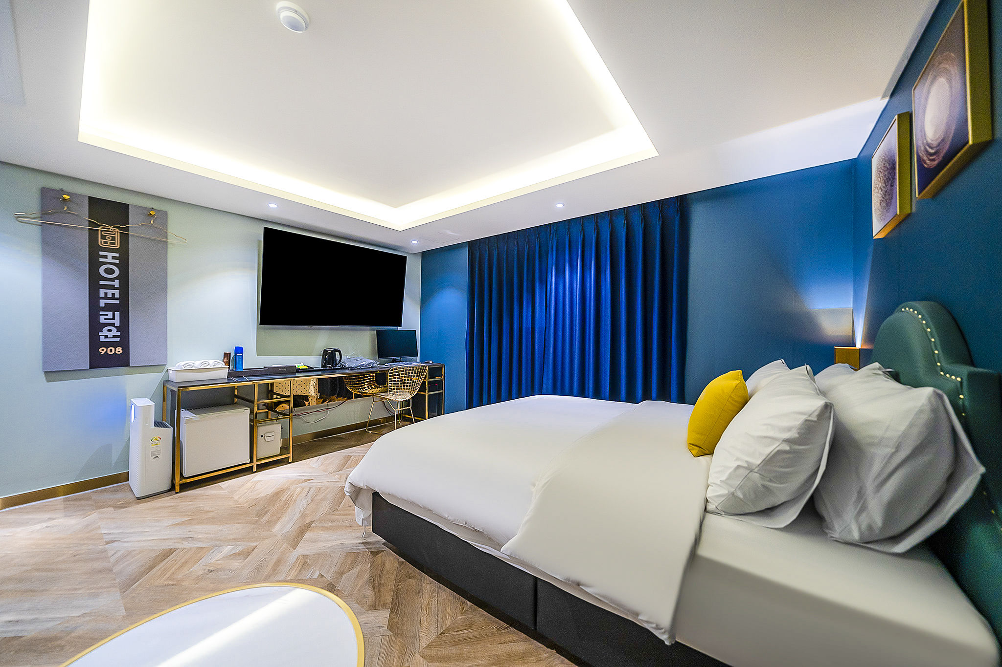 room detail thumbnail 1