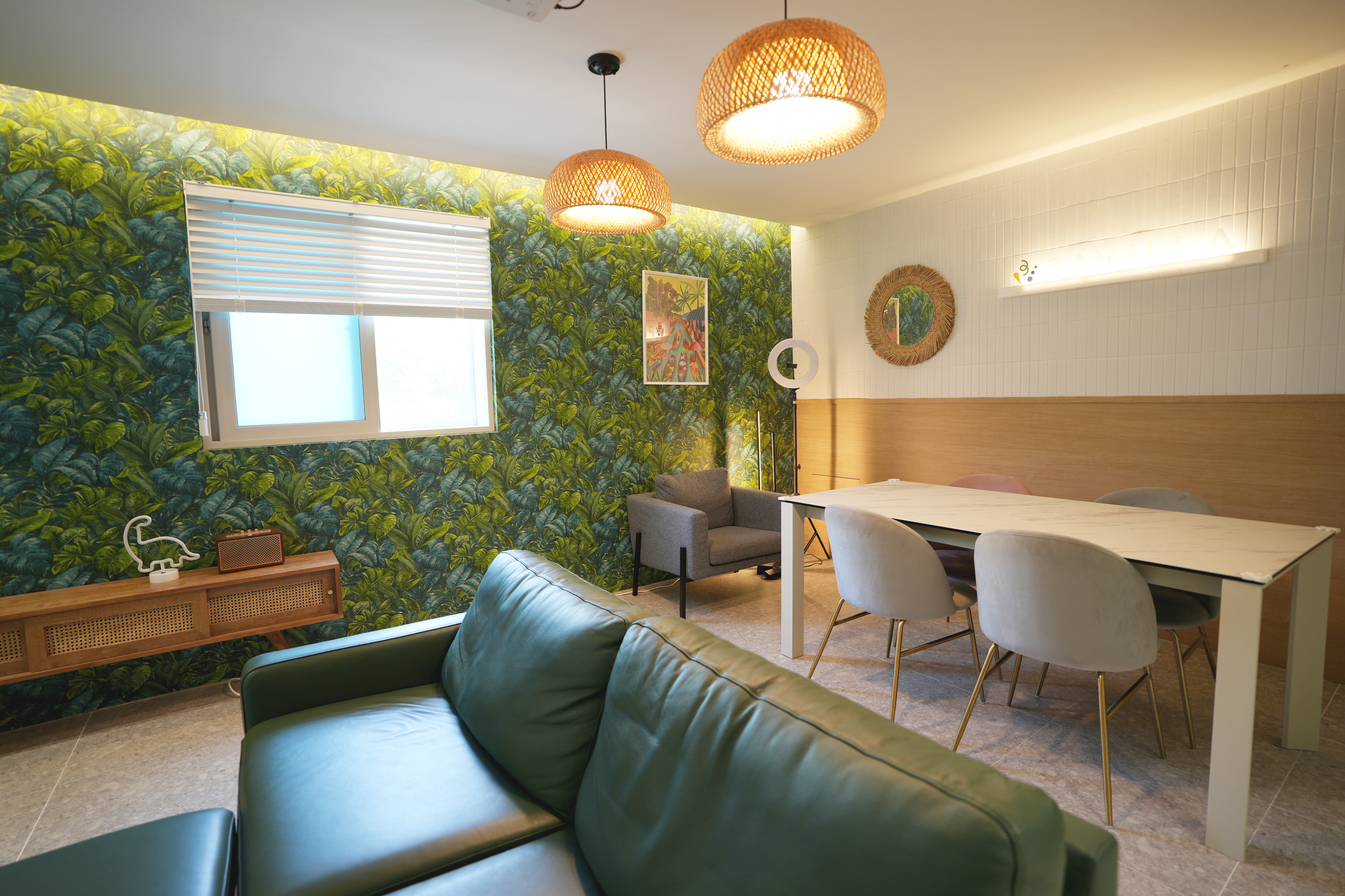 room detail thumbnail 0