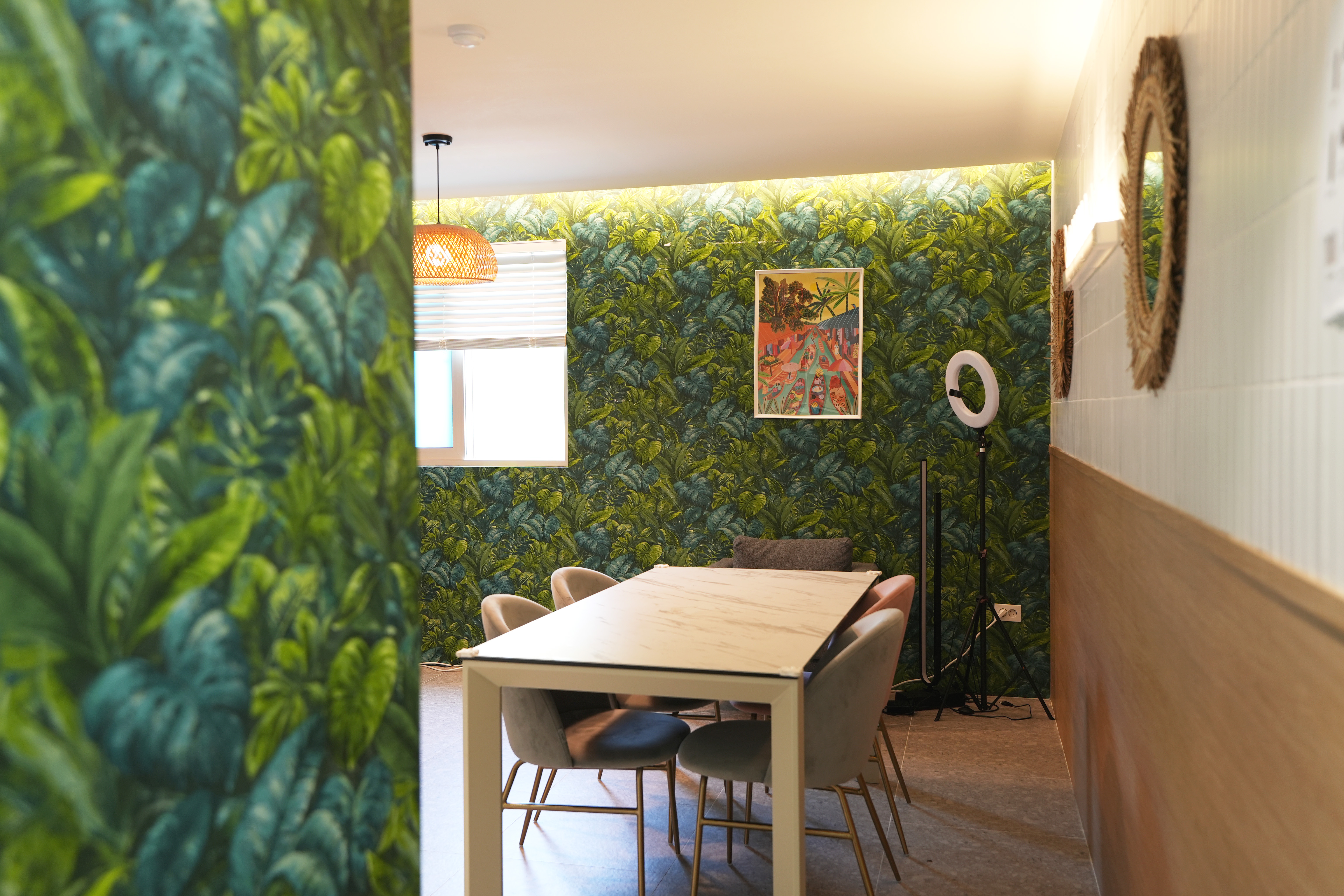 room detail thumbnail 2