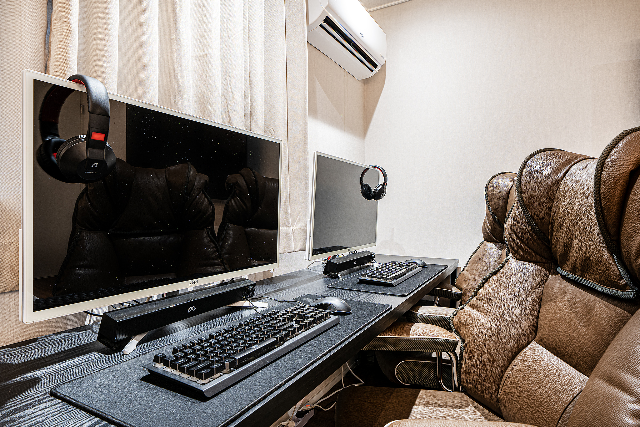 room detail thumbnail 2