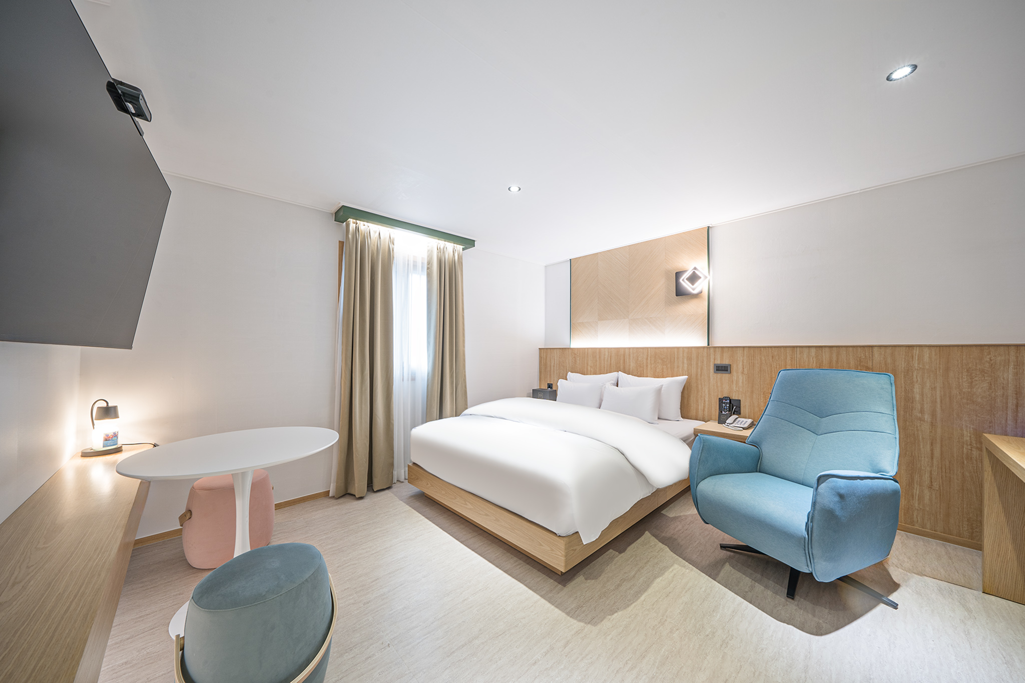 room detail thumbnail 1