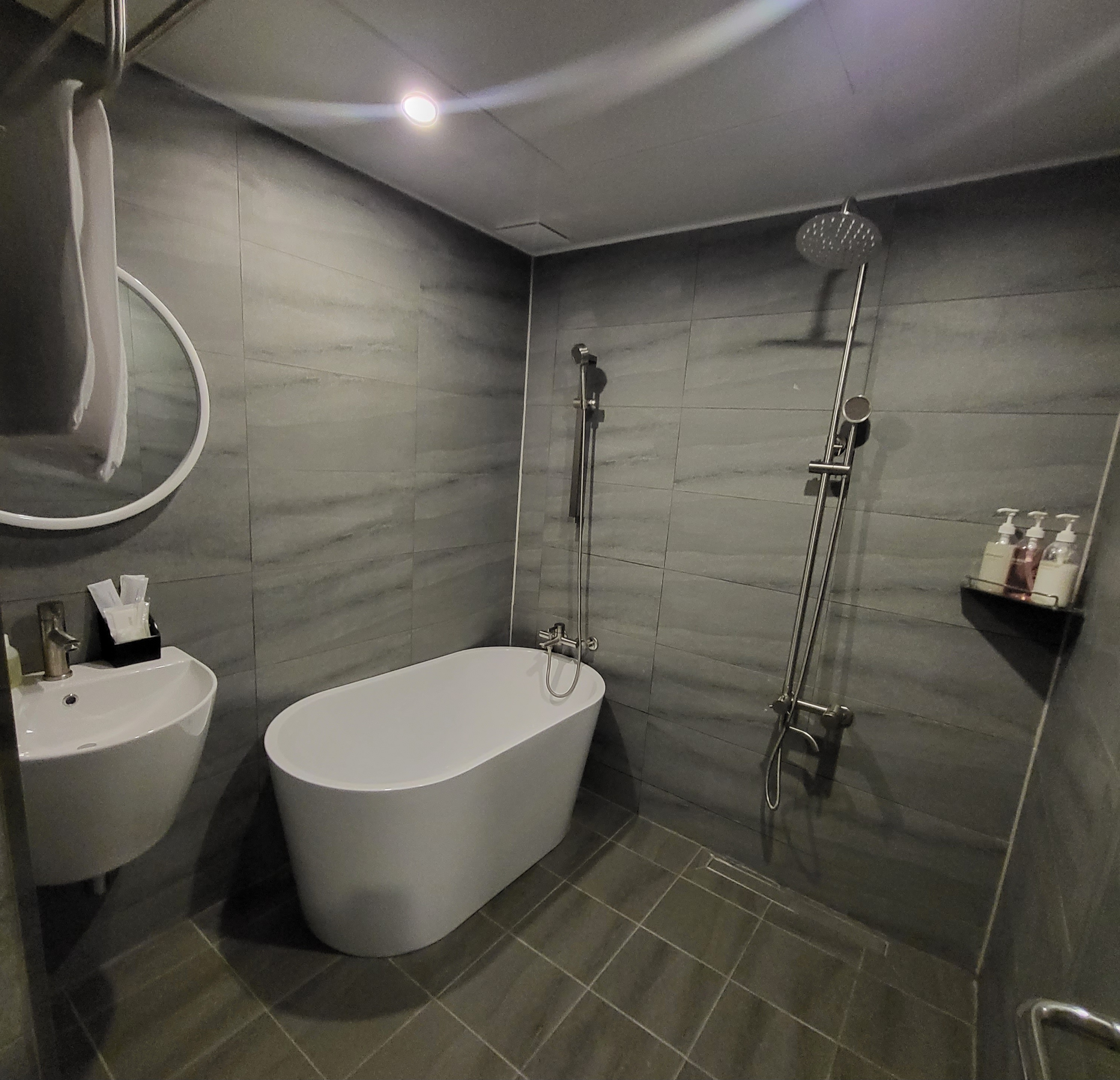 room detail thumbnail 2