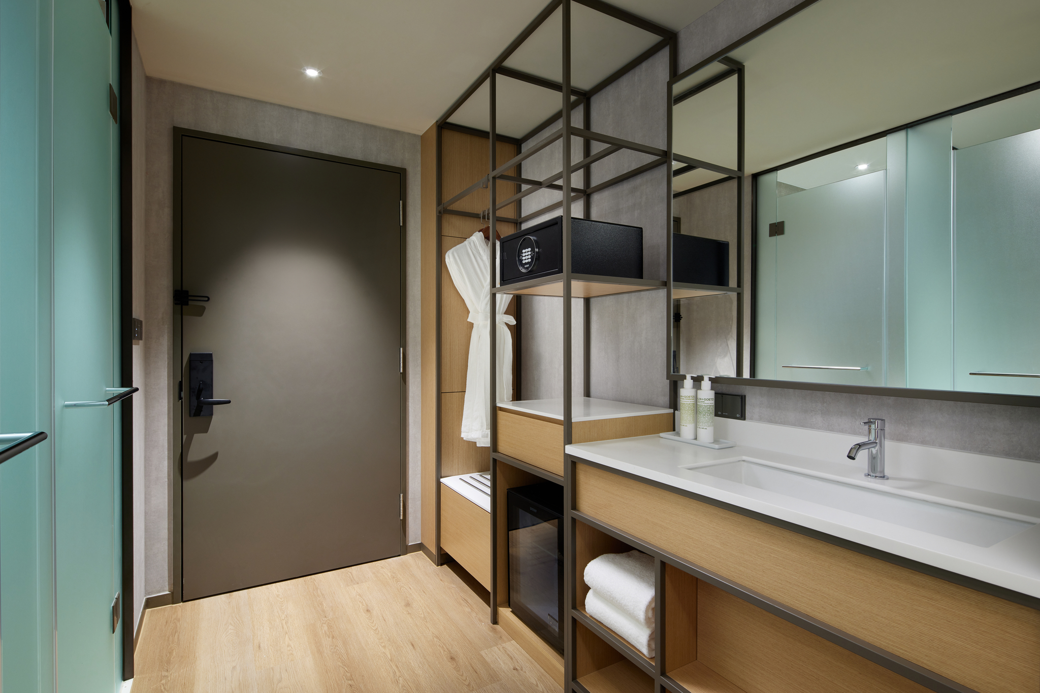 room detail thumbnail 2