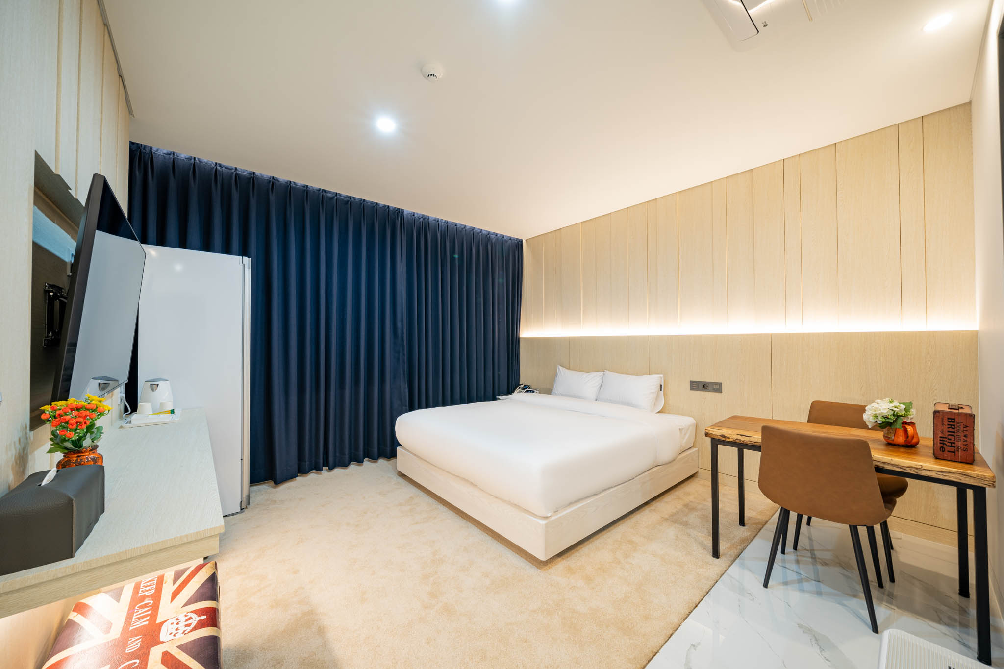 room detail thumbnail 0
