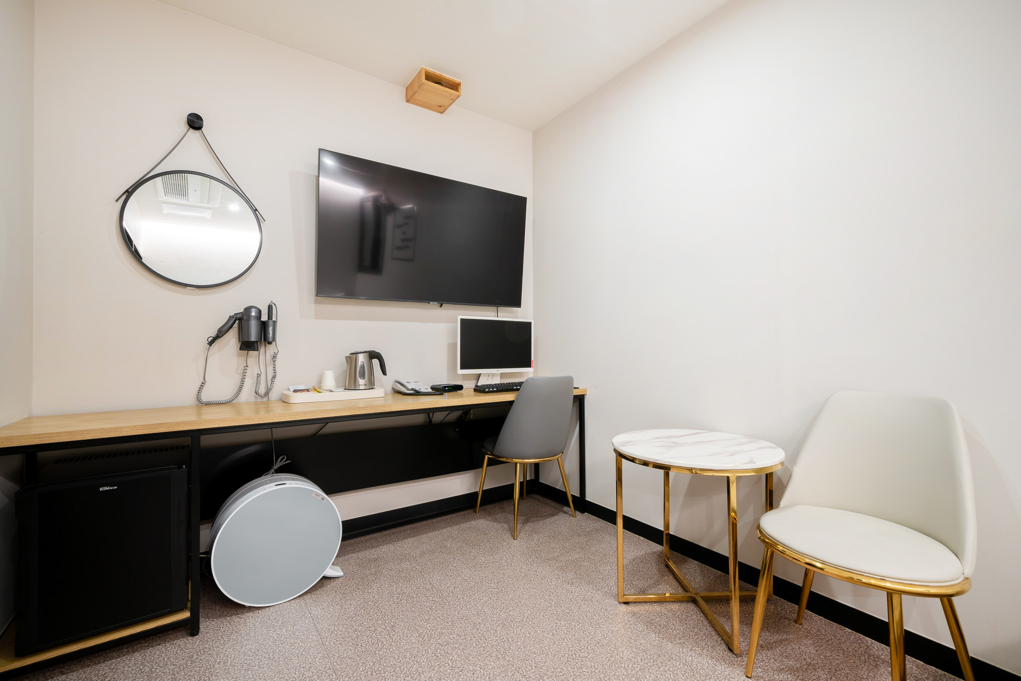 room detail thumbnail 2