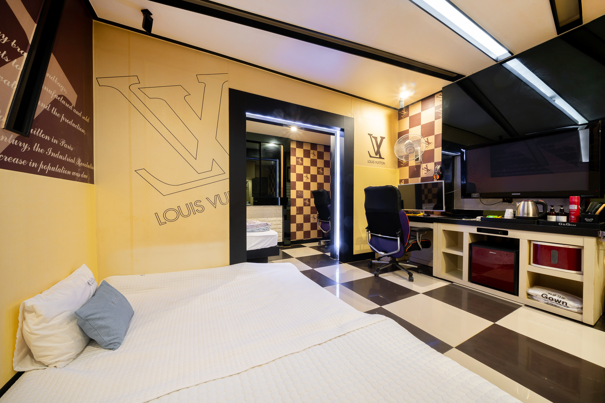 room detail thumbnail 2